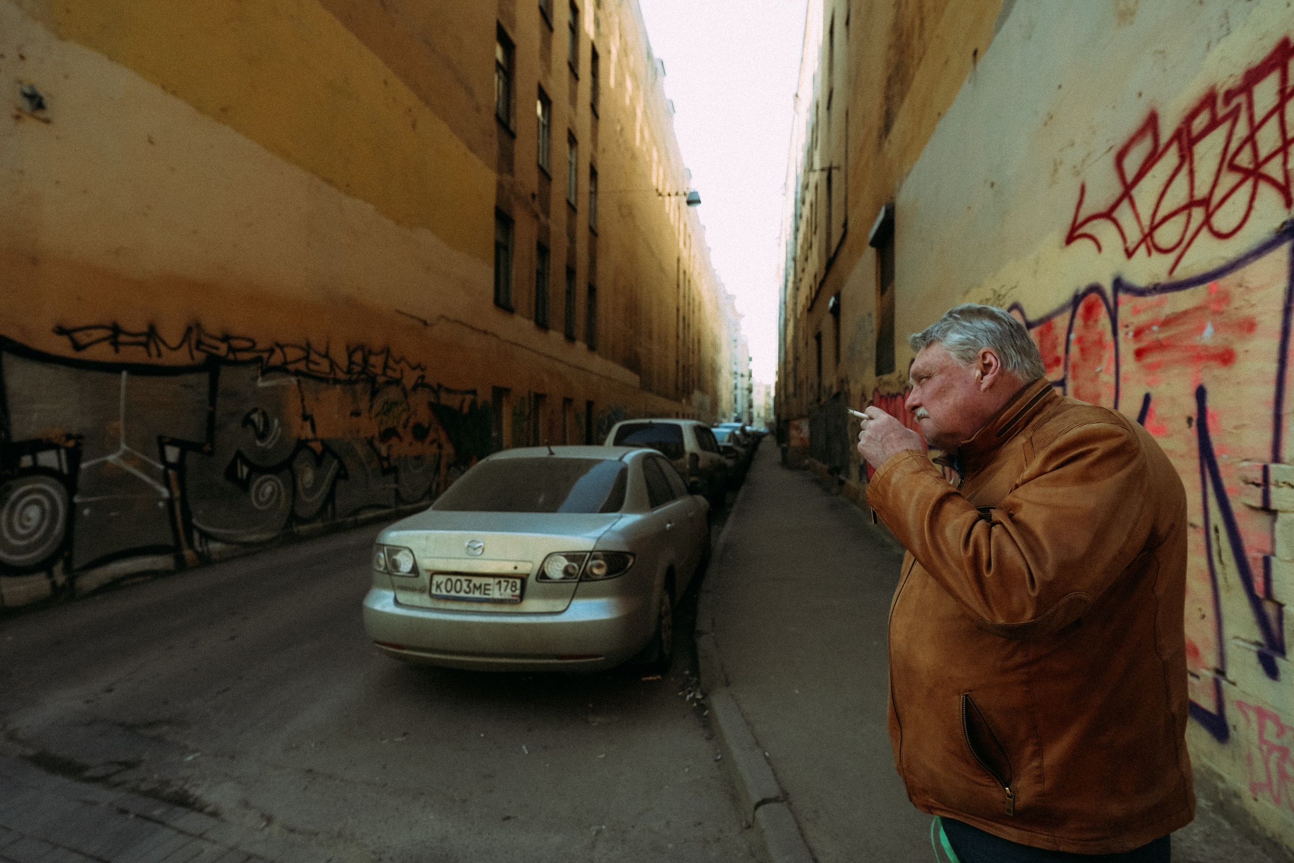 2023. Стрит-фотография, полная абсурда, идиотизма и красоты