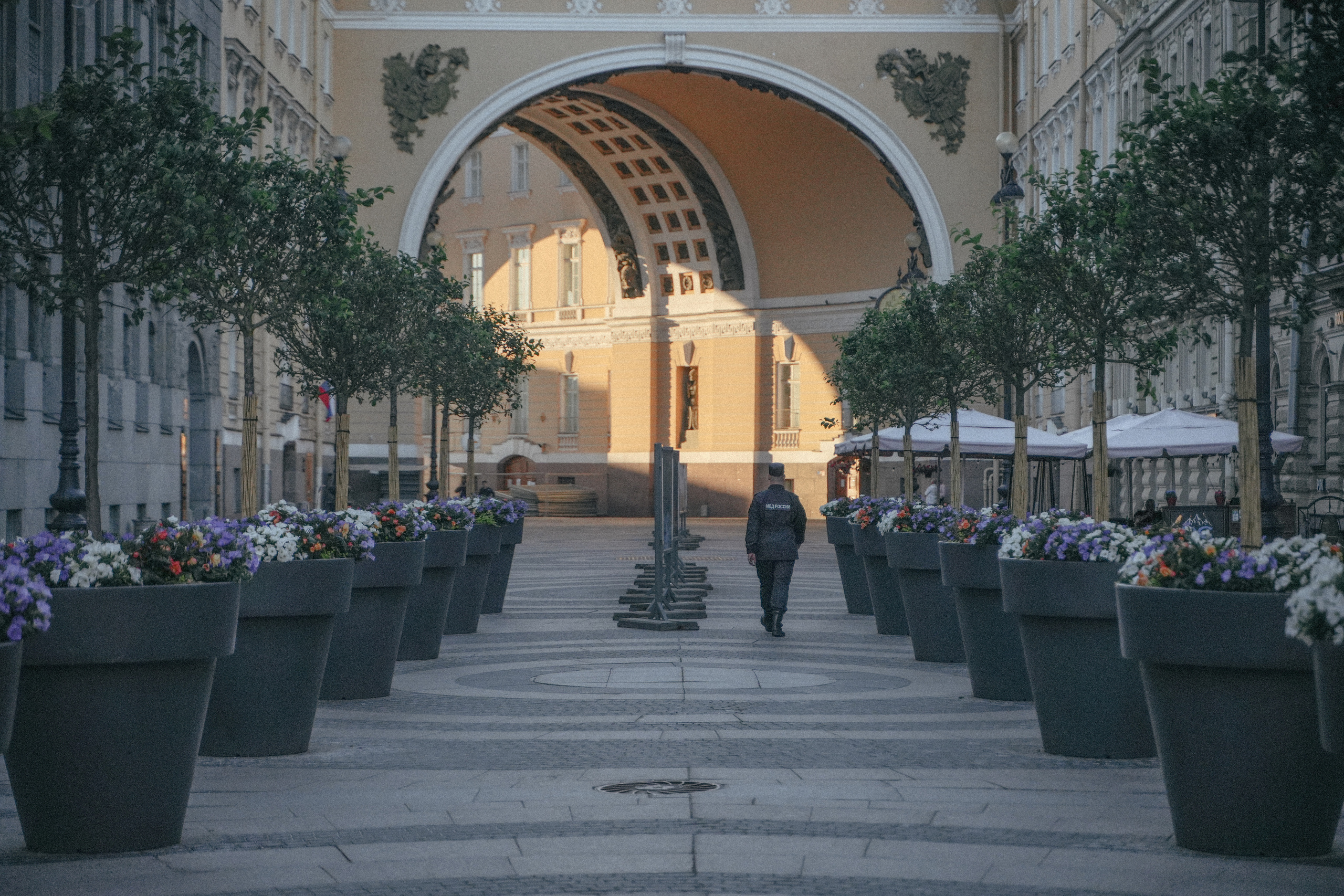 2023. Стрит-фотография, полная абсурда, идиотизма и красоты