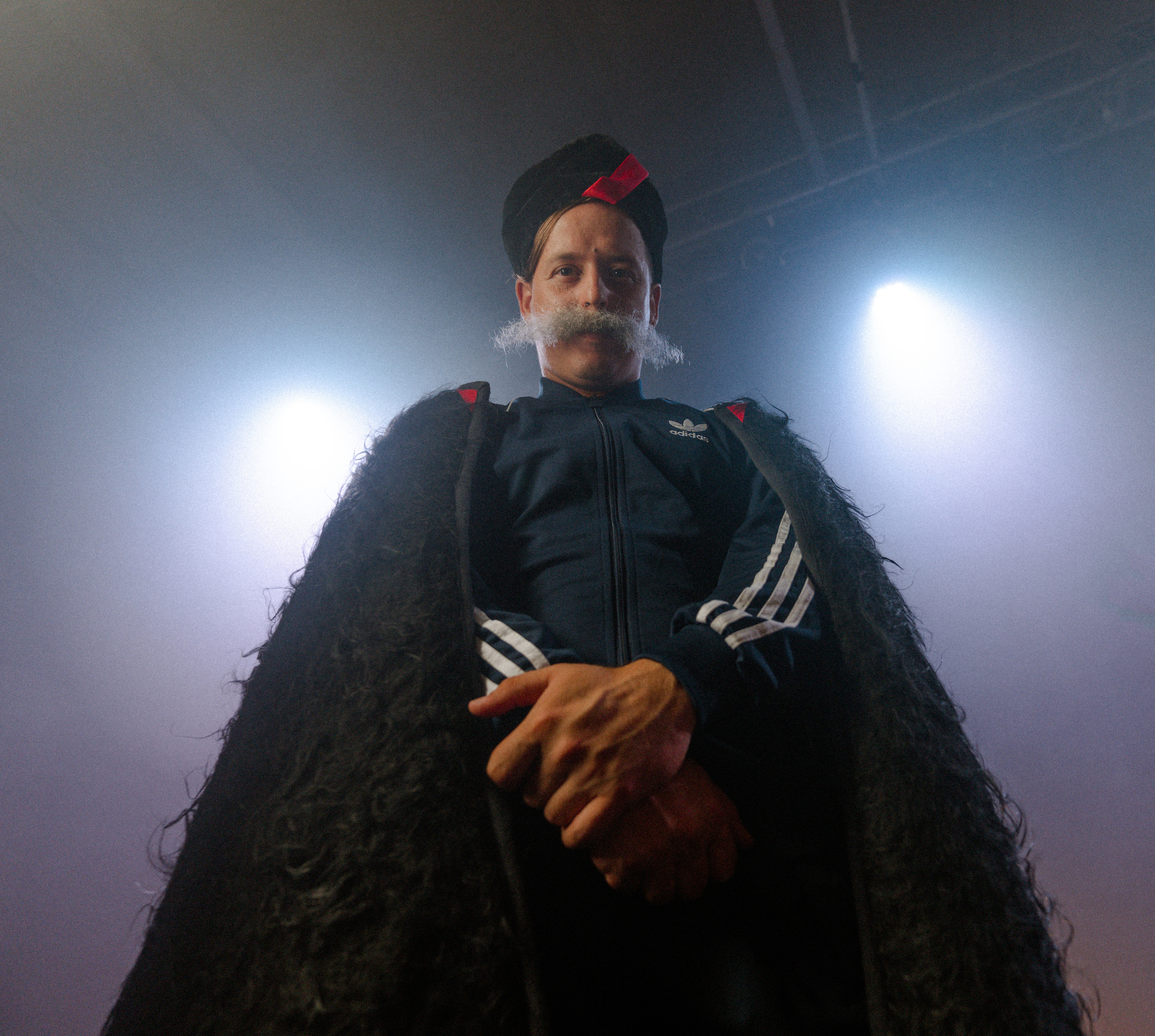 ПЕЛЕВИН РЕГЕНЕРАЦИЯ. Стрит-фотография, полная абсурда, идиотизма и красоты