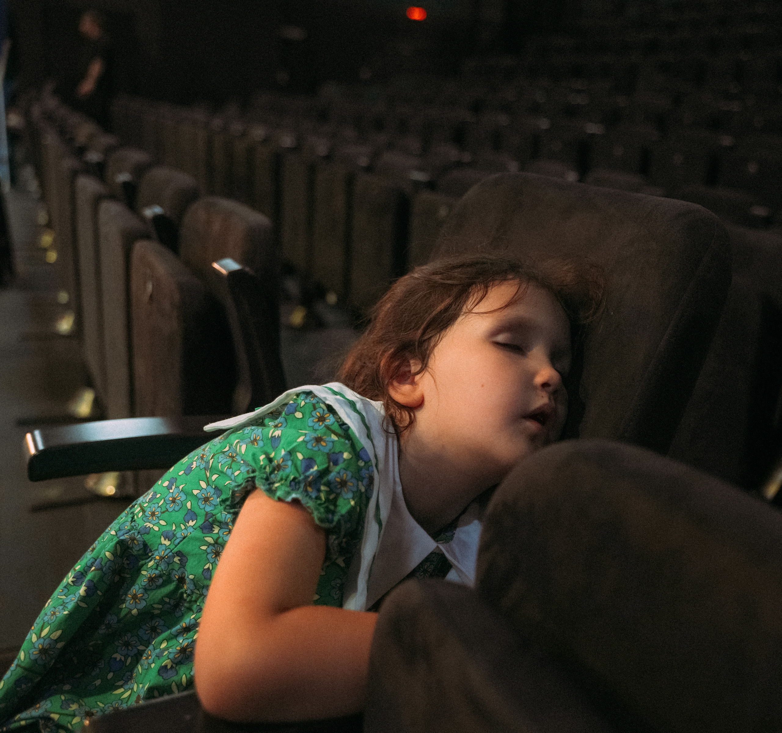 2023. Стрит-фотография, полная абсурда, идиотизма и красоты