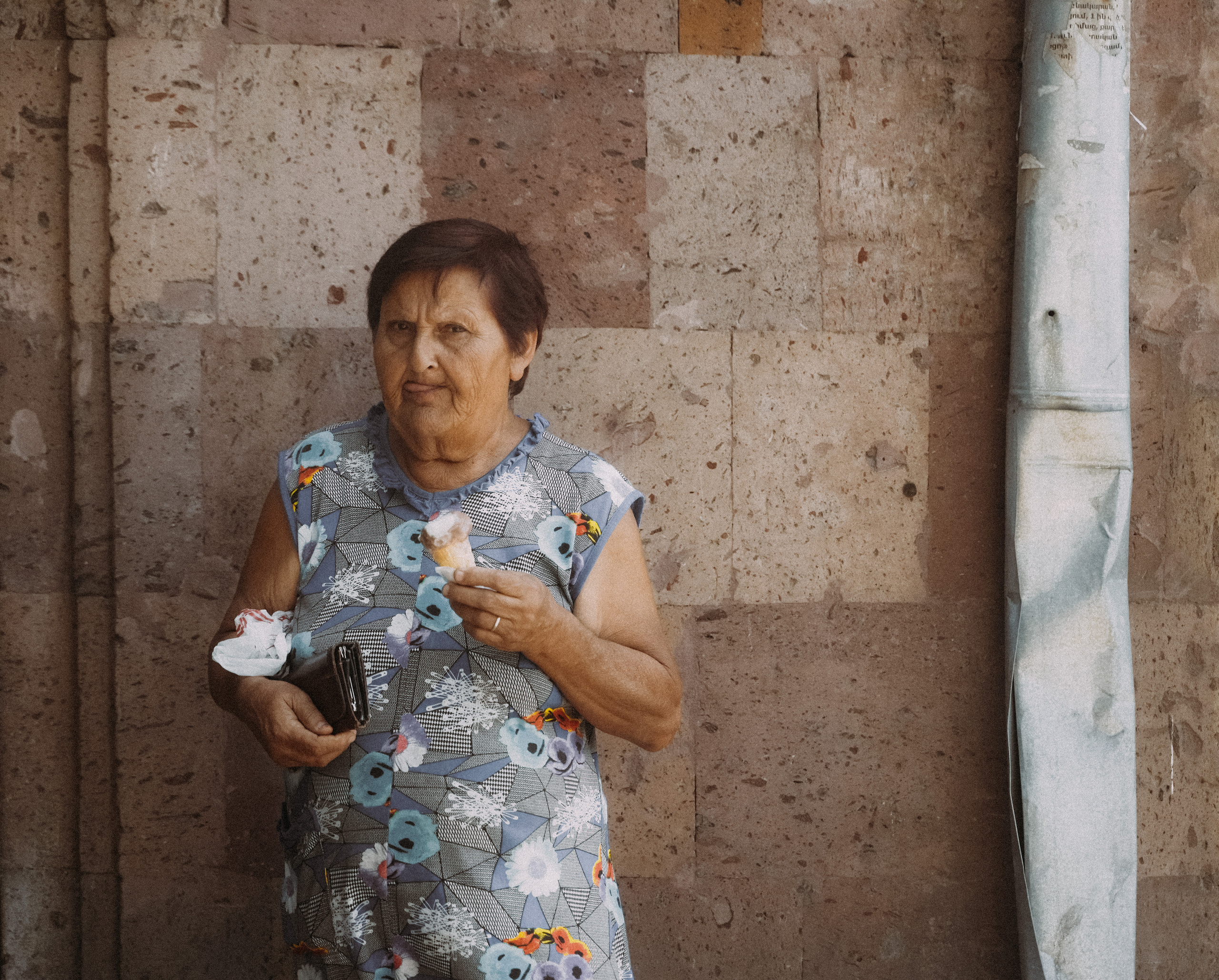 ЕРЕВАН. Стрит-фотография, полная абсурда, идиотизма и красоты