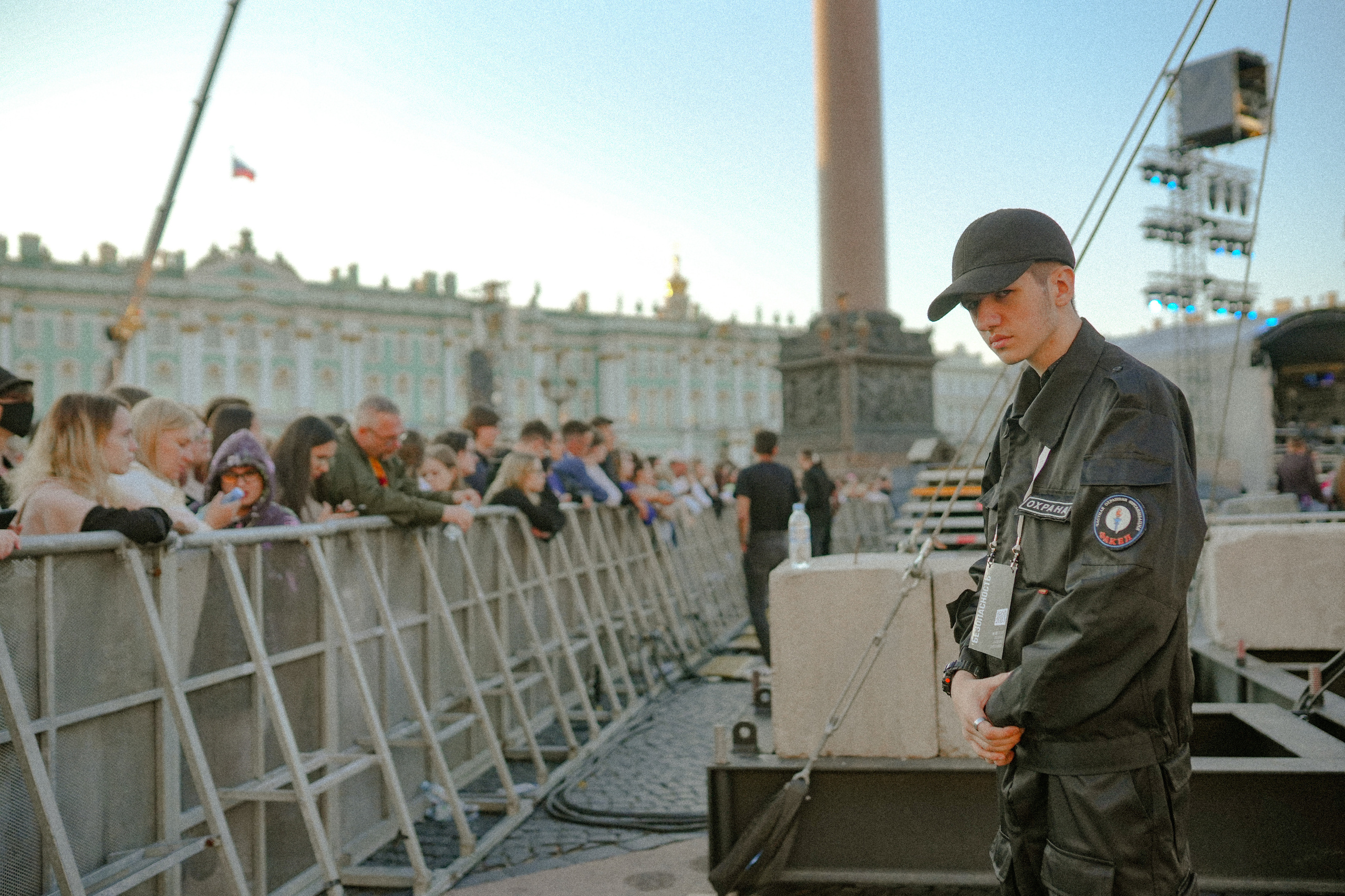 2023. Стрит-фотография, полная абсурда, идиотизма и красоты