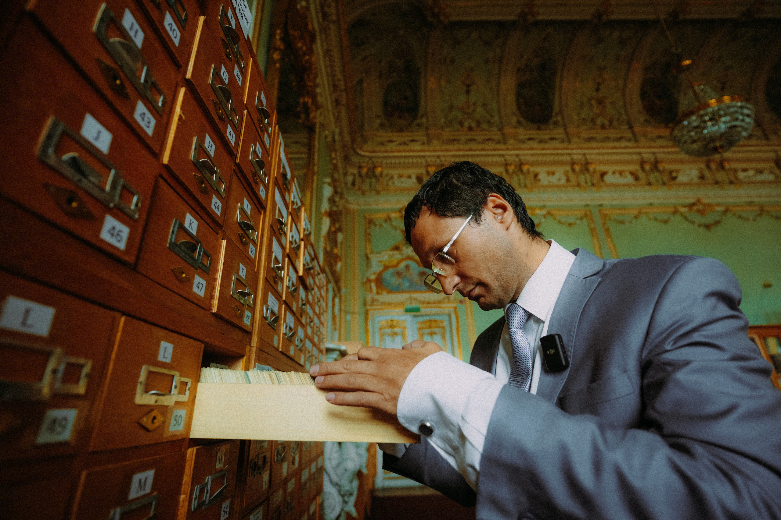 ЛИКИ НАУКИ. Стрит-фотография, полная абсурда, идиотизма и красоты