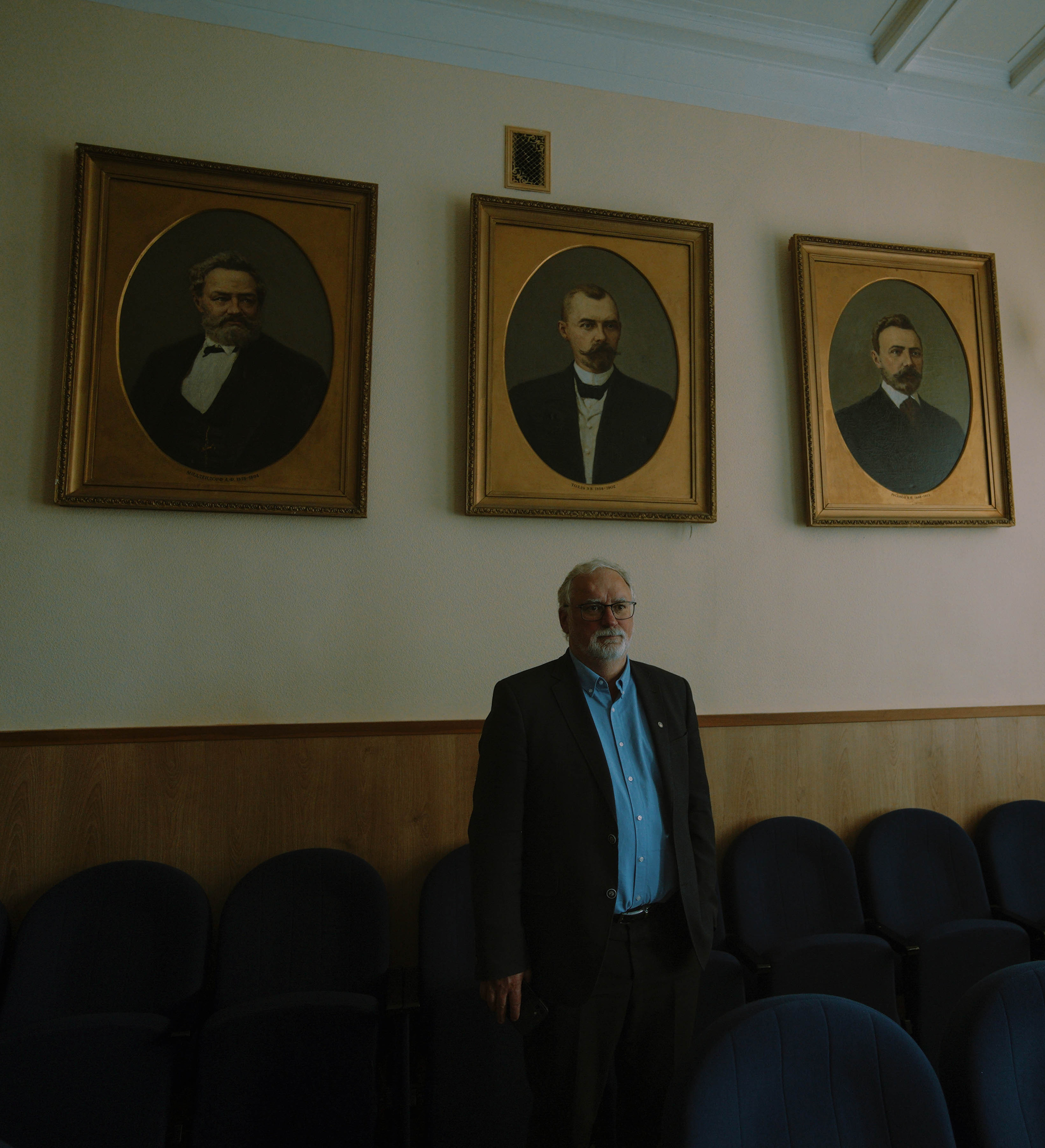 ЛИКИ НАУКИ. Стрит-фотография, полная абсурда, идиотизма и красоты