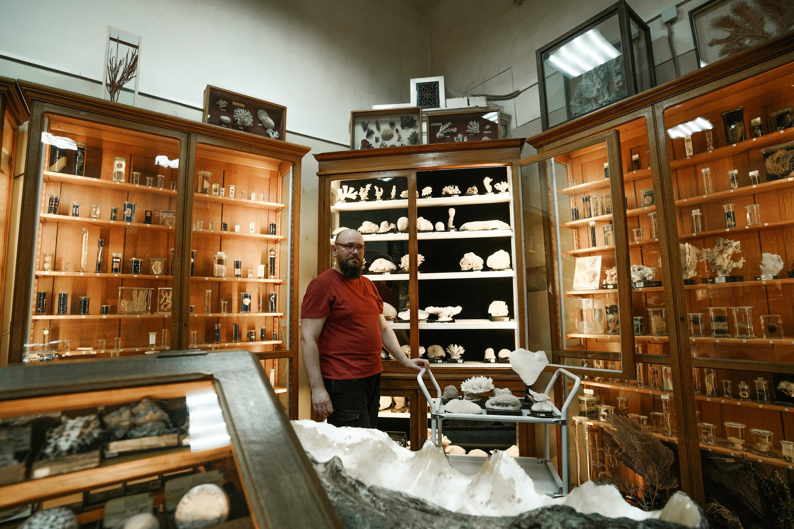 ЛИКИ НАУКИ. Стрит-фотография, полная абсурда, идиотизма и красоты