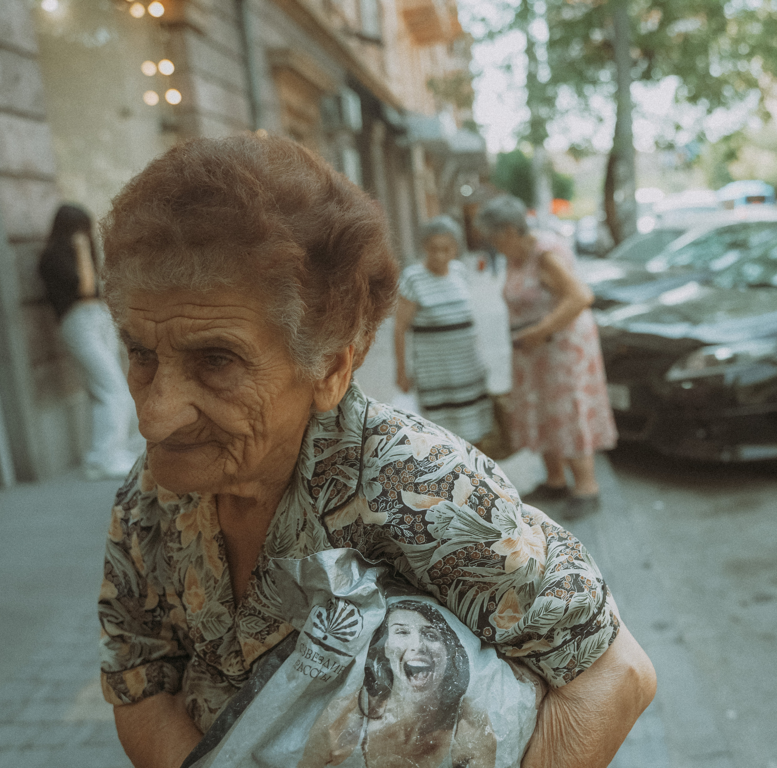 ЕРЕВАН. Стрит-фотография, полная абсурда, идиотизма и красоты