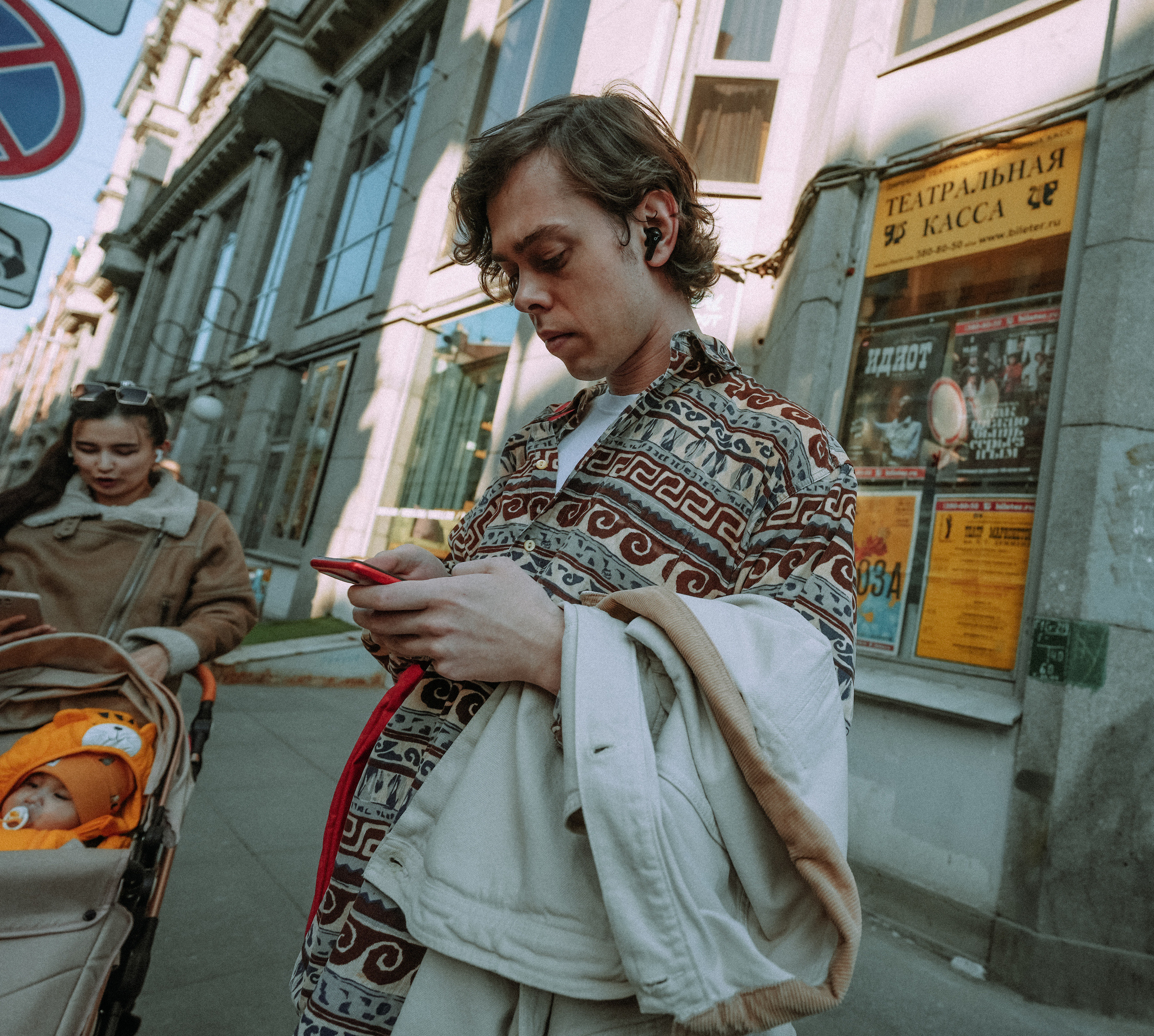 2023. Стрит-фотография, полная абсурда, идиотизма и красоты