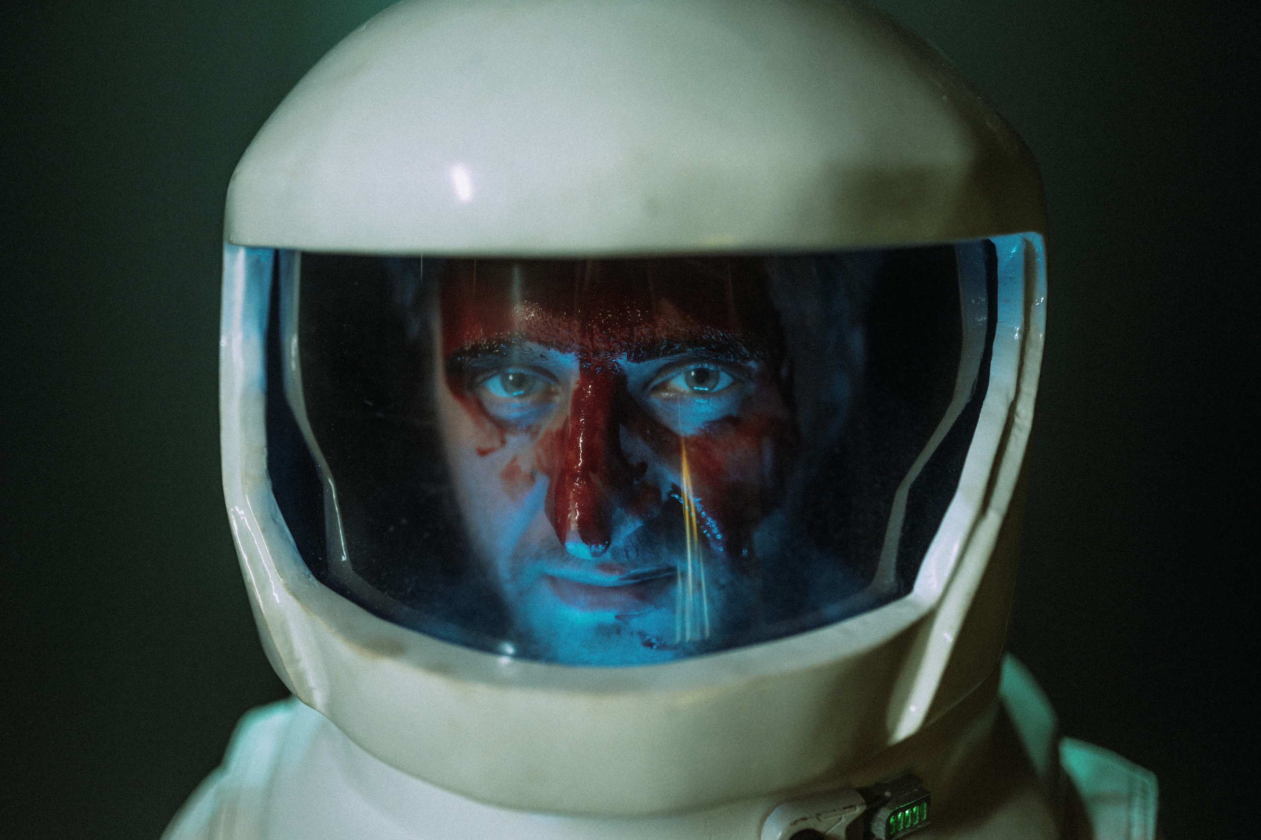 ПЕЛЕВИН РЕГЕНЕРАЦИЯ. Стрит-фотография, полная абсурда, идиотизма и красоты