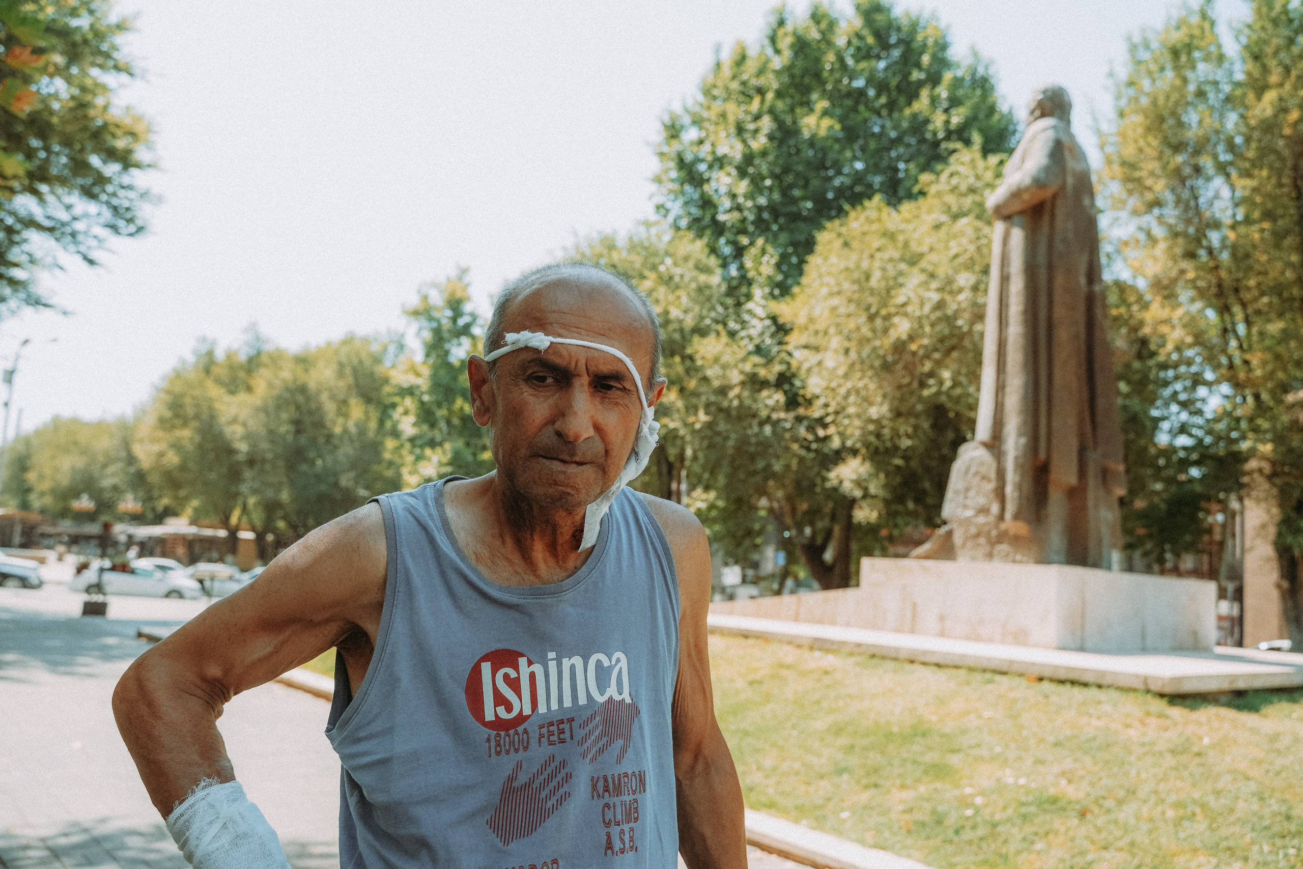 ЕРЕВАН. Стрит-фотография, полная абсурда, идиотизма и красоты