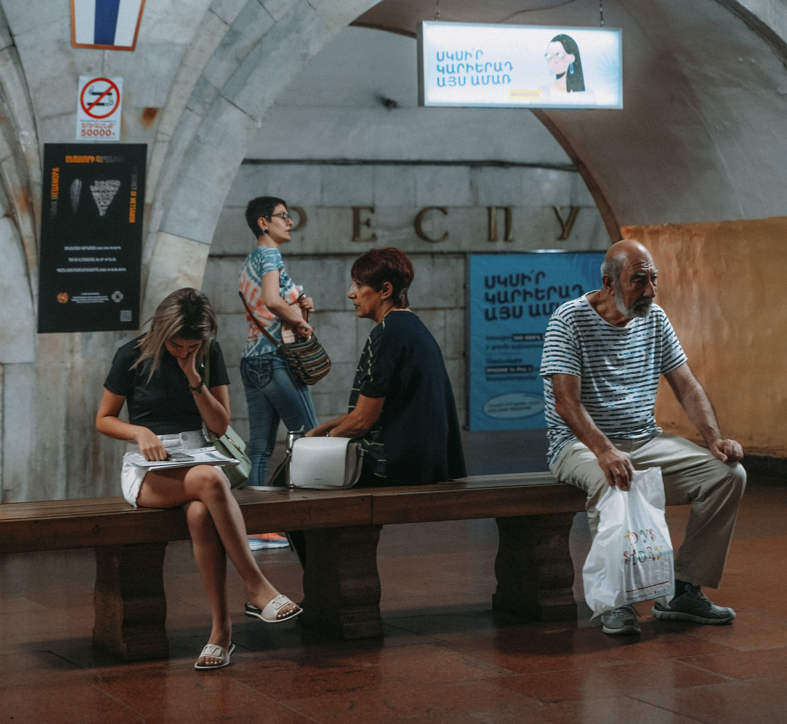 ЕРЕВАН. Стрит-фотография, полная абсурда, идиотизма и красоты