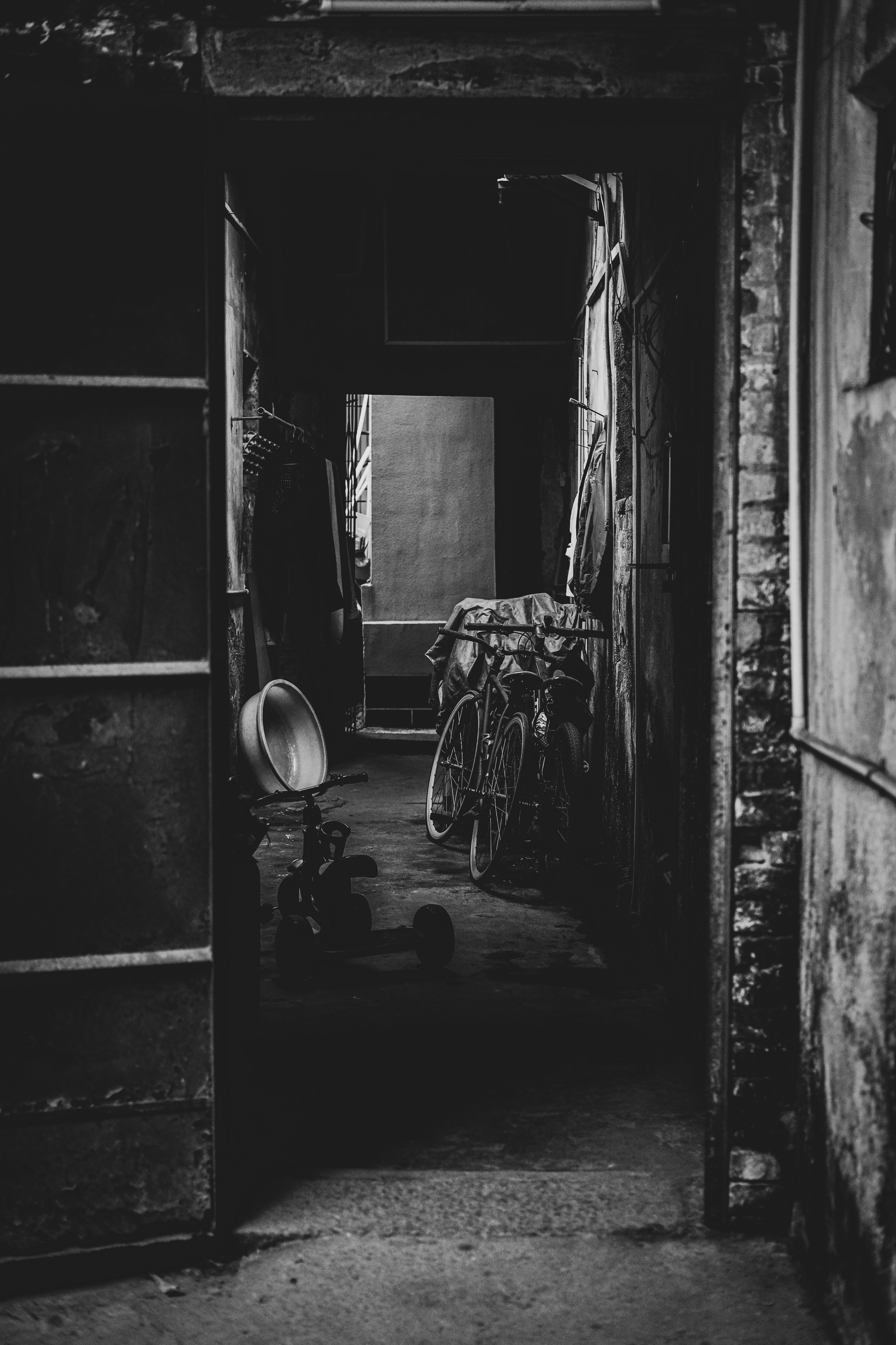 Shenzhen City | Life of the Others | China in Black and White Photography | Camera: FUJIFILM X-Pro3 35mm F2.0