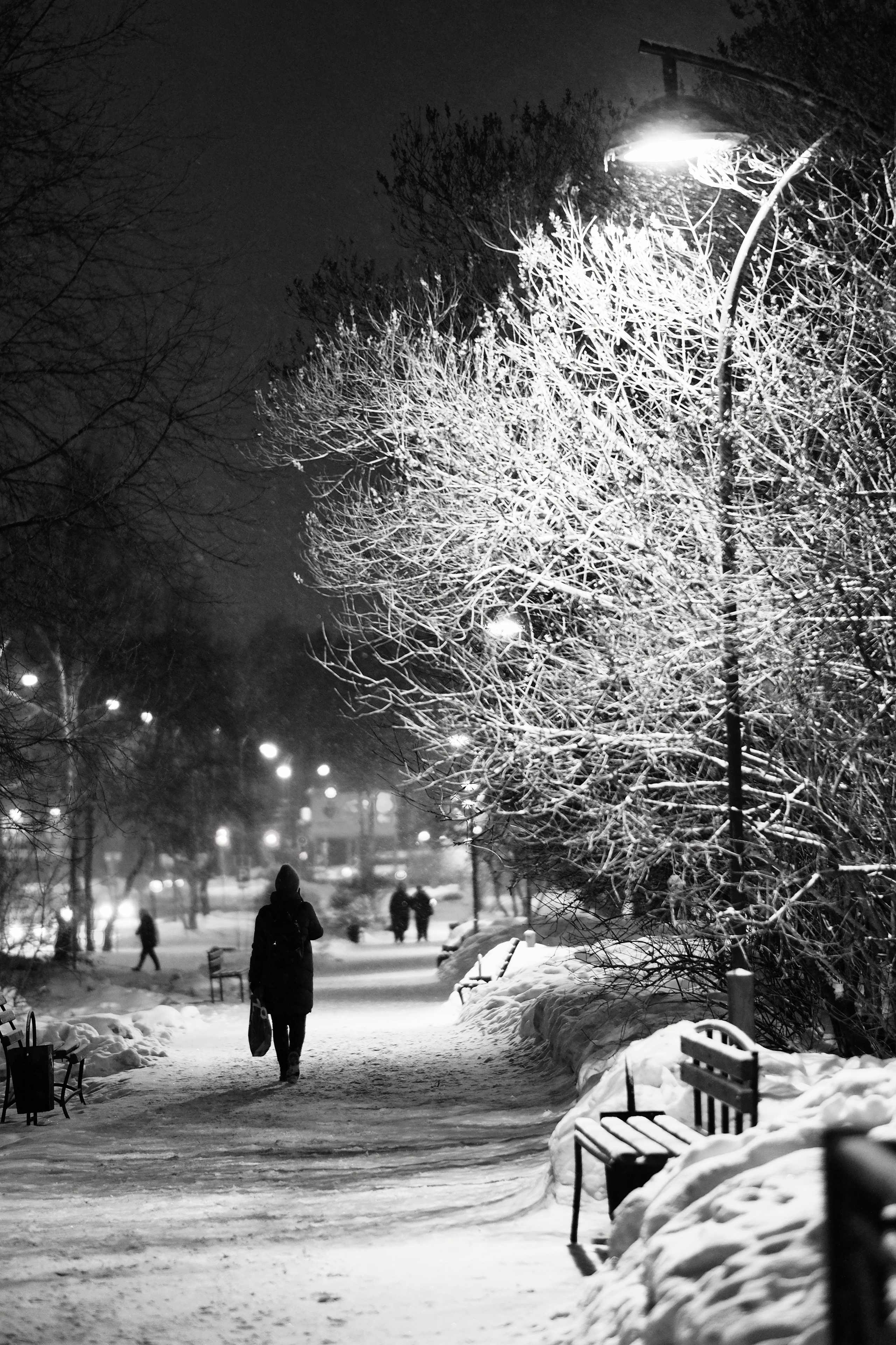 Alley | Winter in Russia | Black & White Photography | Night Street Photography Russia | Camera: FUJIFILM X-Pro3 56mm F1.2