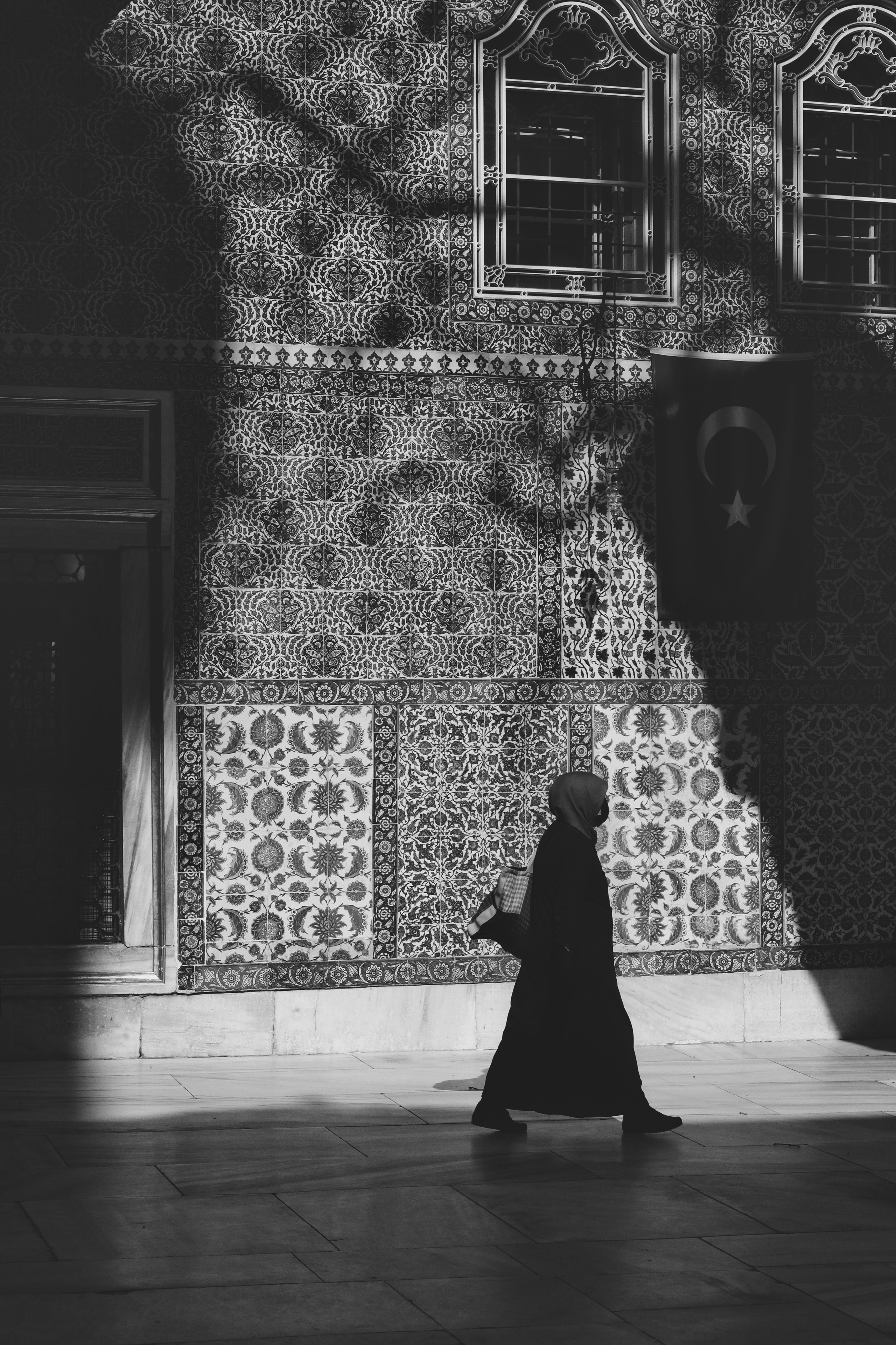 Mosque in Istanbul | Shadows | Turkey 2022 | Camera: FUJIFILM X-Pro3 35mm F2.0