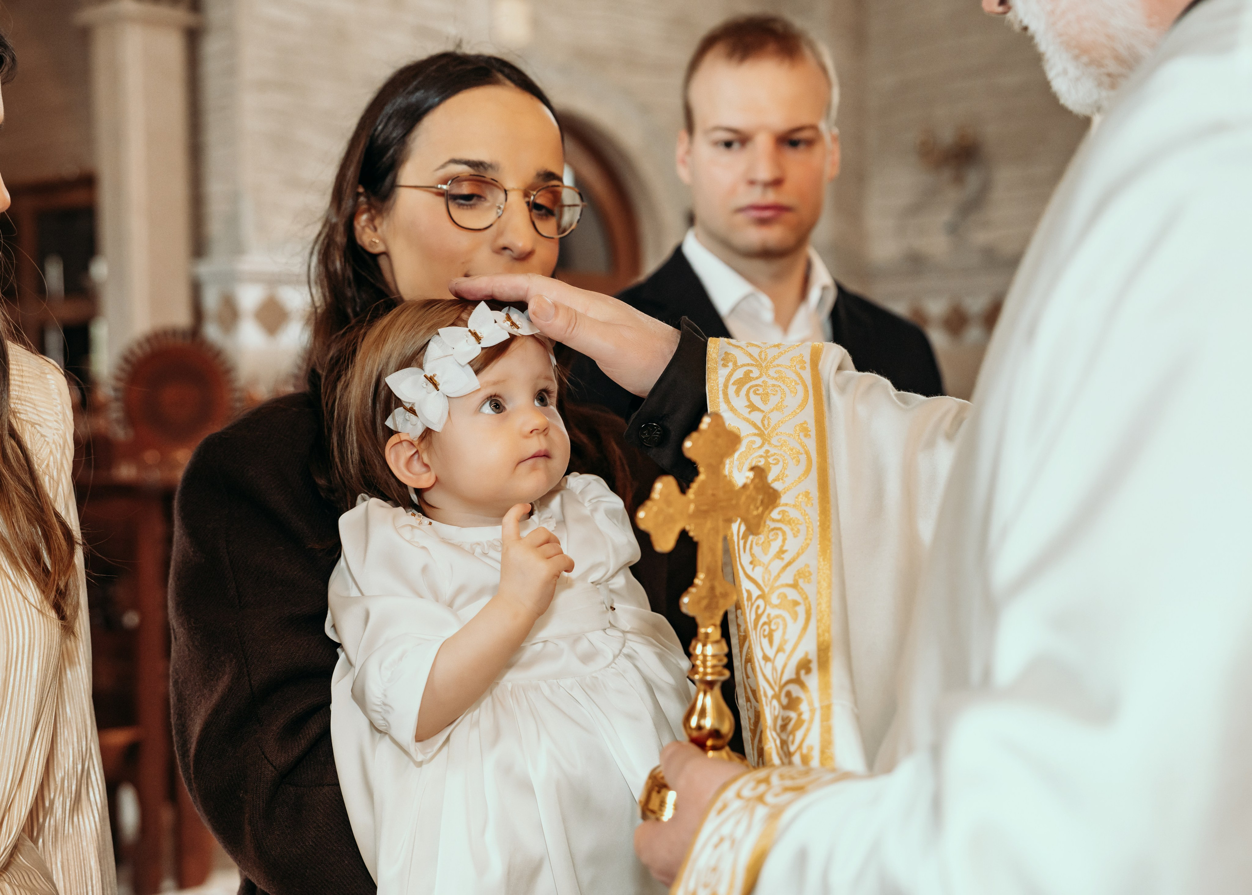 Beba u belom na krštenju u crkvi na Dorćolu