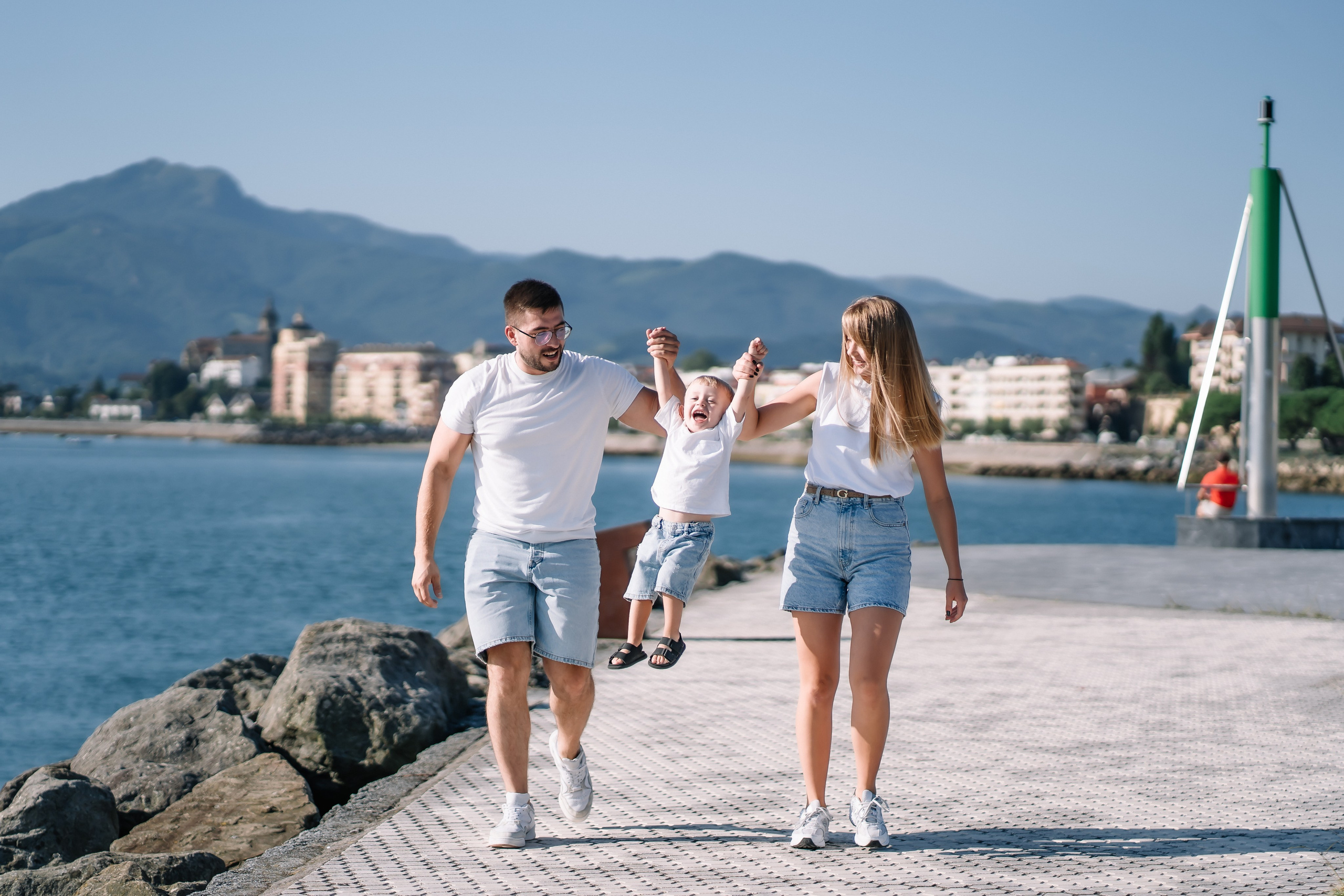 V🤍D. Holigood foto y video reportaje de bodas en San Sebastián y Europa