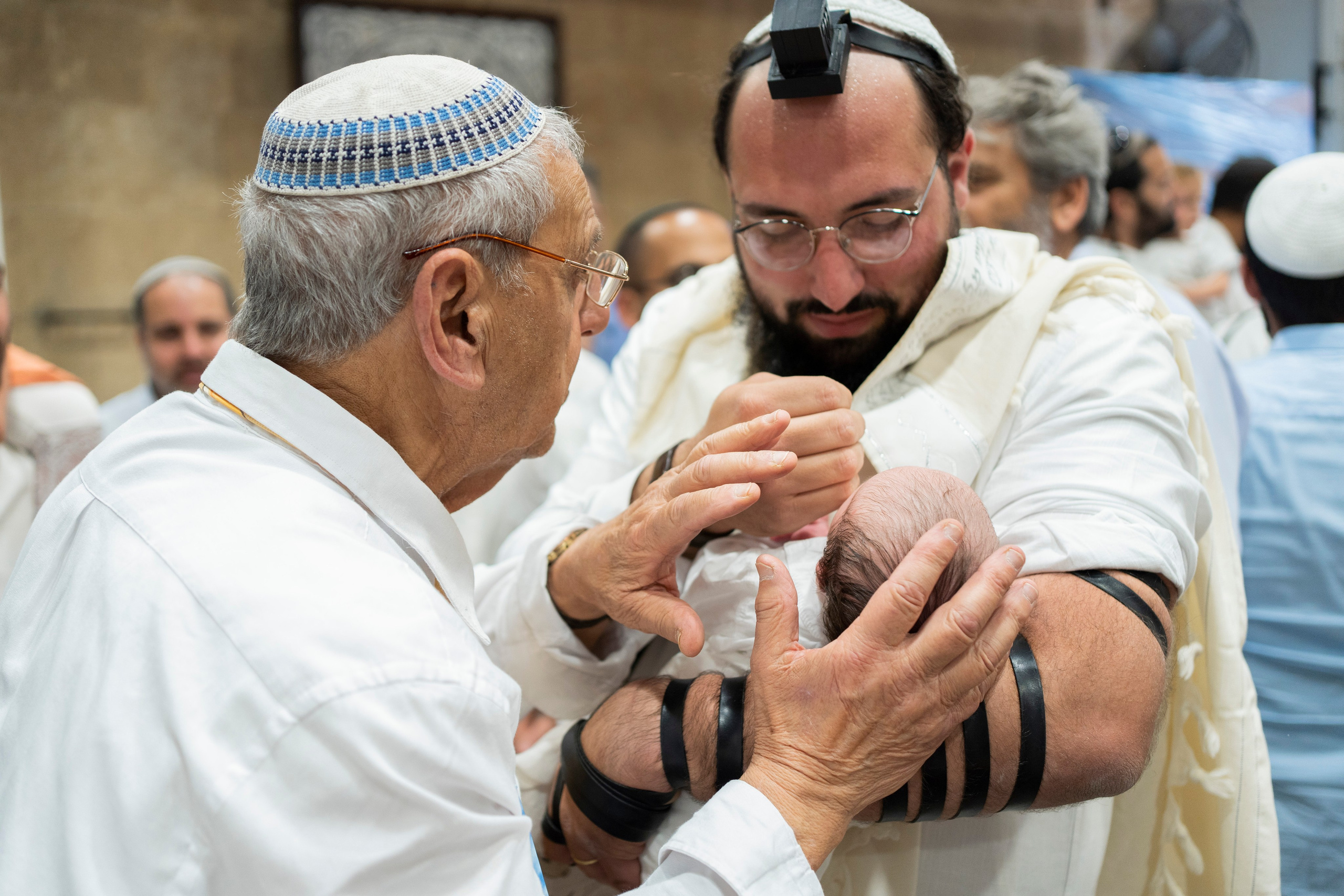 הברית של נחמן חזן. יוסף מזרחי צילום חתונה, ברית וזוגיות. צלם מקצועי שאוהב להוציא אתכם הכי יפים ברגעים הכי מרגשים