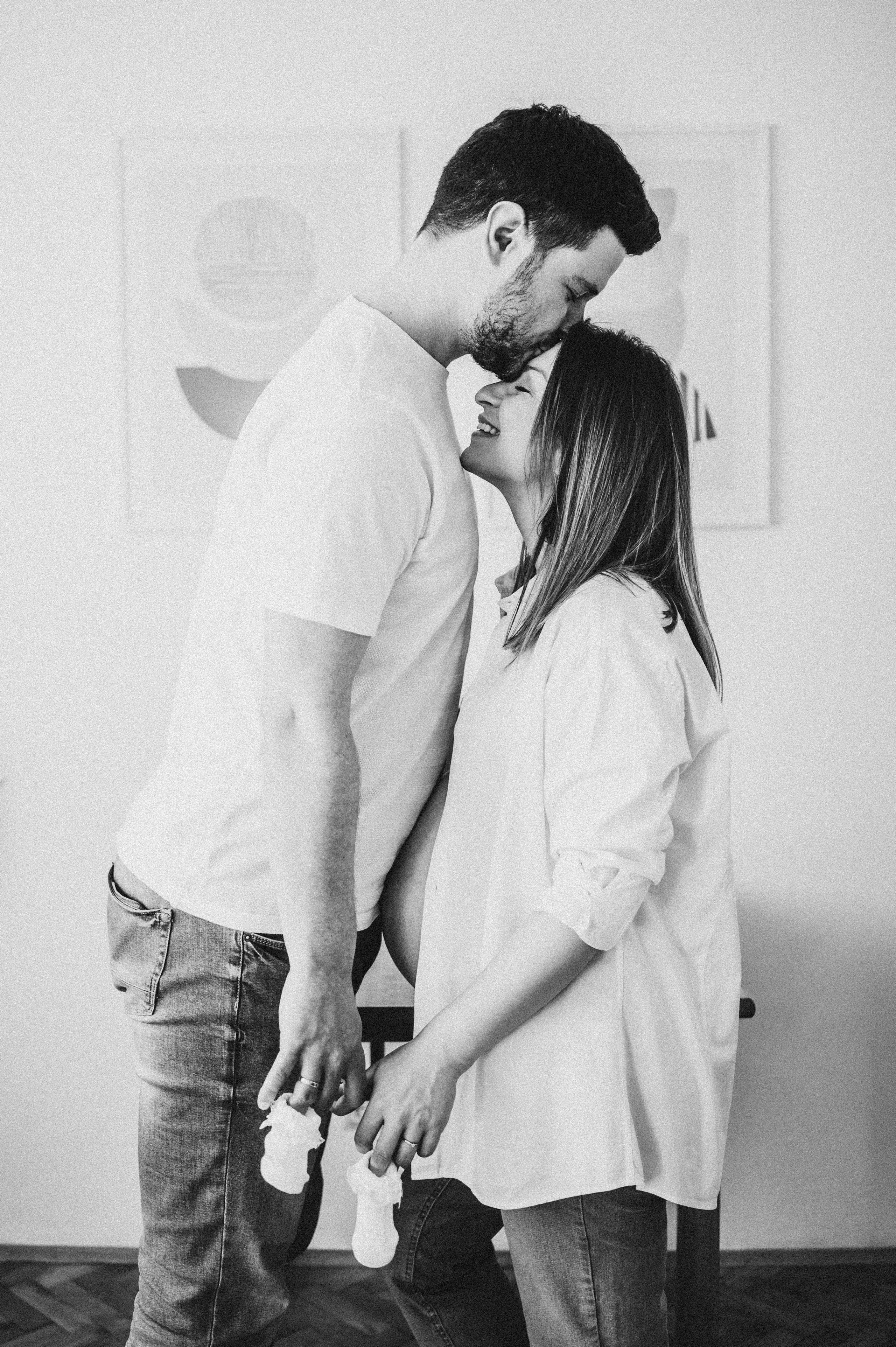 Sanja i Marko, fotografisanje trudnoce kod kuce. Deciji i porodicni fotograf u Beogradu Oksana Skendzic