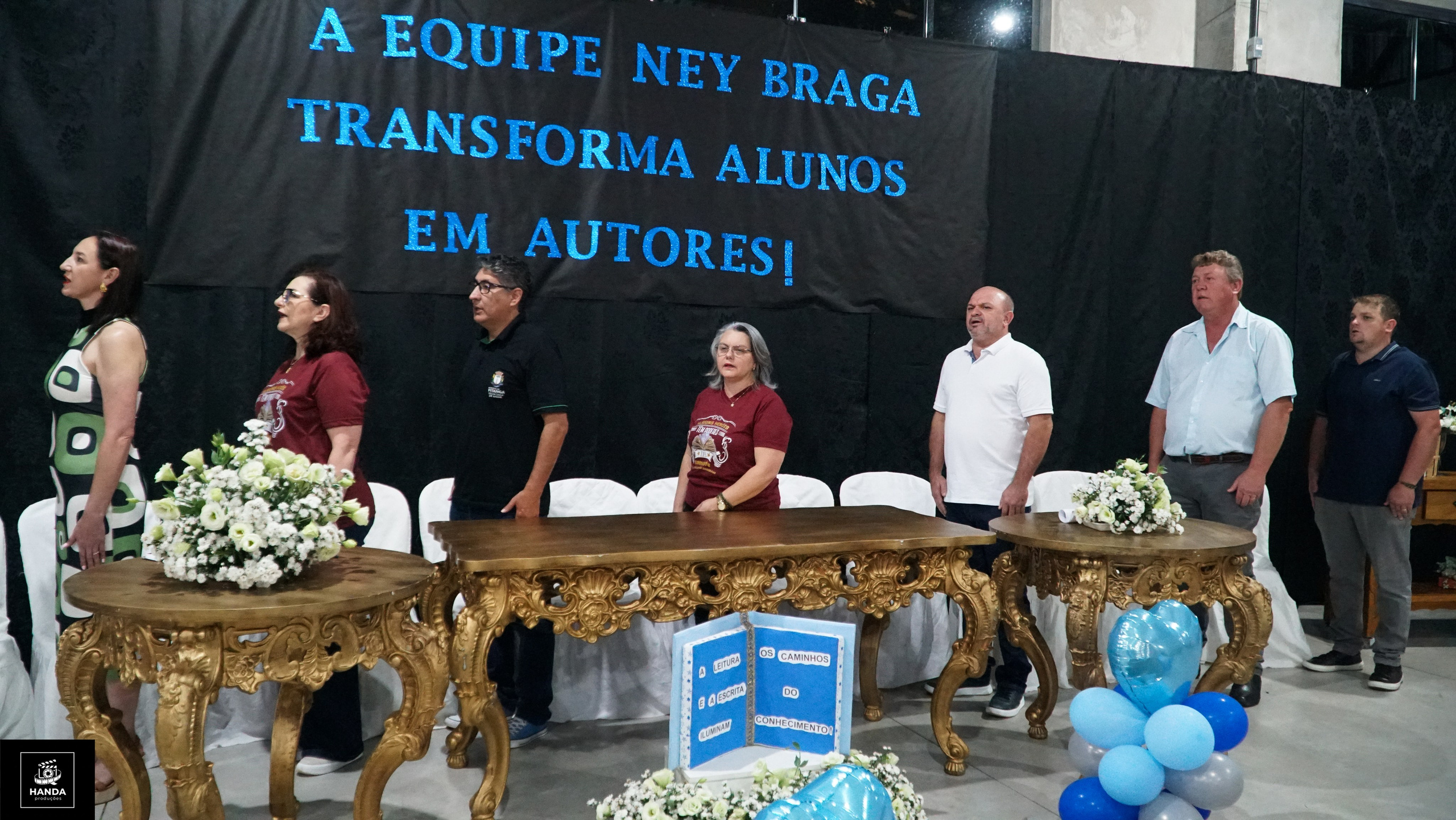 Noite autógrafos colégio Aurélio Buarque de Holanda. Handa Produções