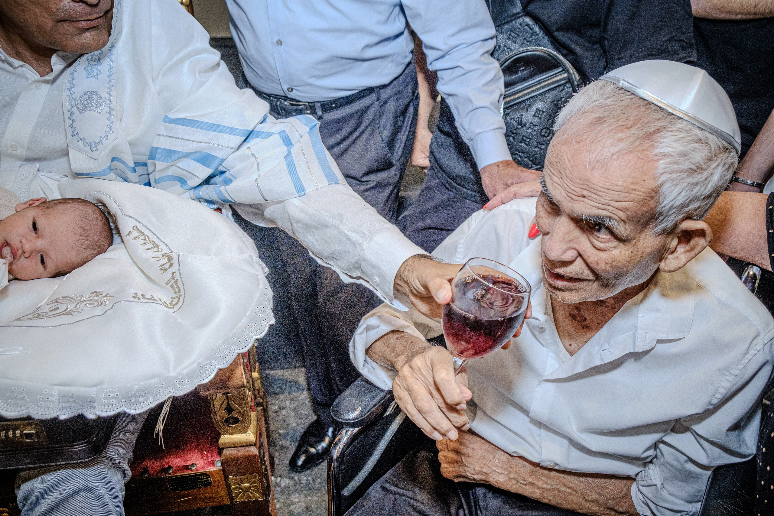 MAY…. Middle East Photo Agency — Photography & Event Magnets — סוכנות צילום והדפסת מגנטים לאירועים