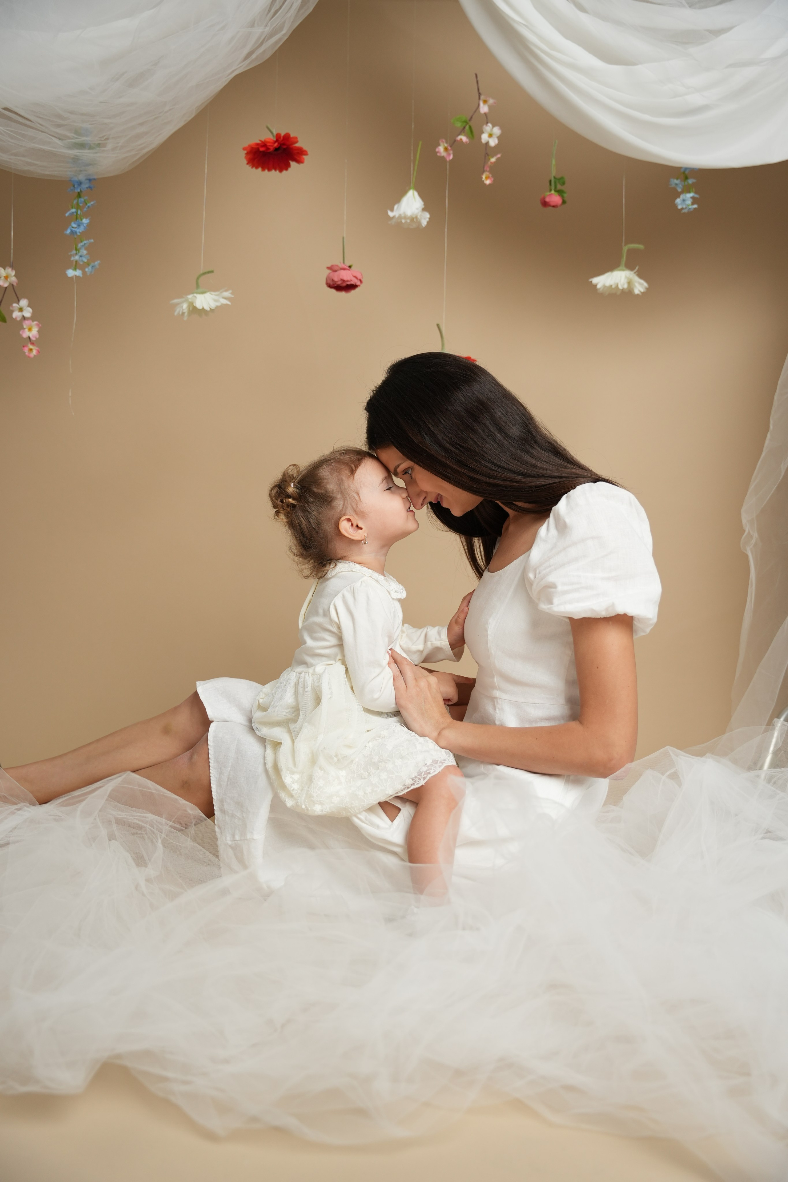 Ksenya and Stesha. Professional Photographer Abu Dhabi, Dubai — Yulia Ismoilova | 2025