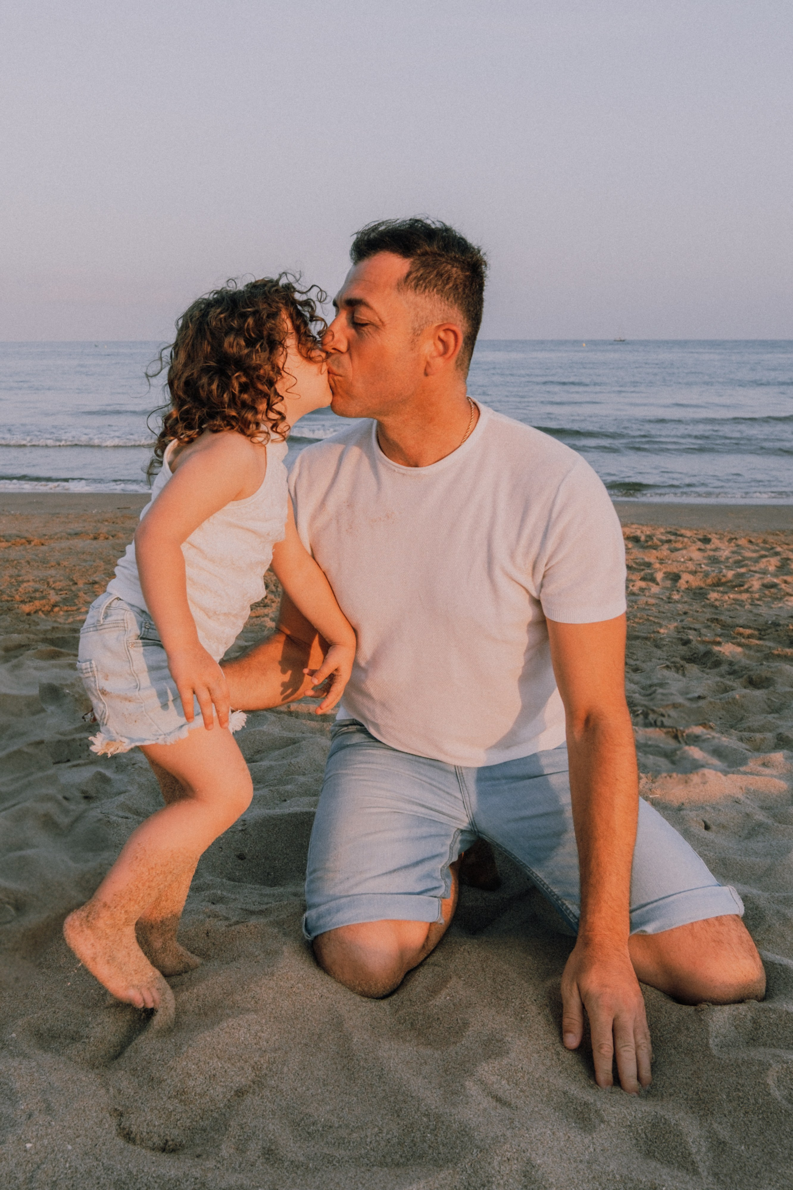 Sesión familiar en la playa. Fotografía profesional en Calafell - Elena Medvedeva