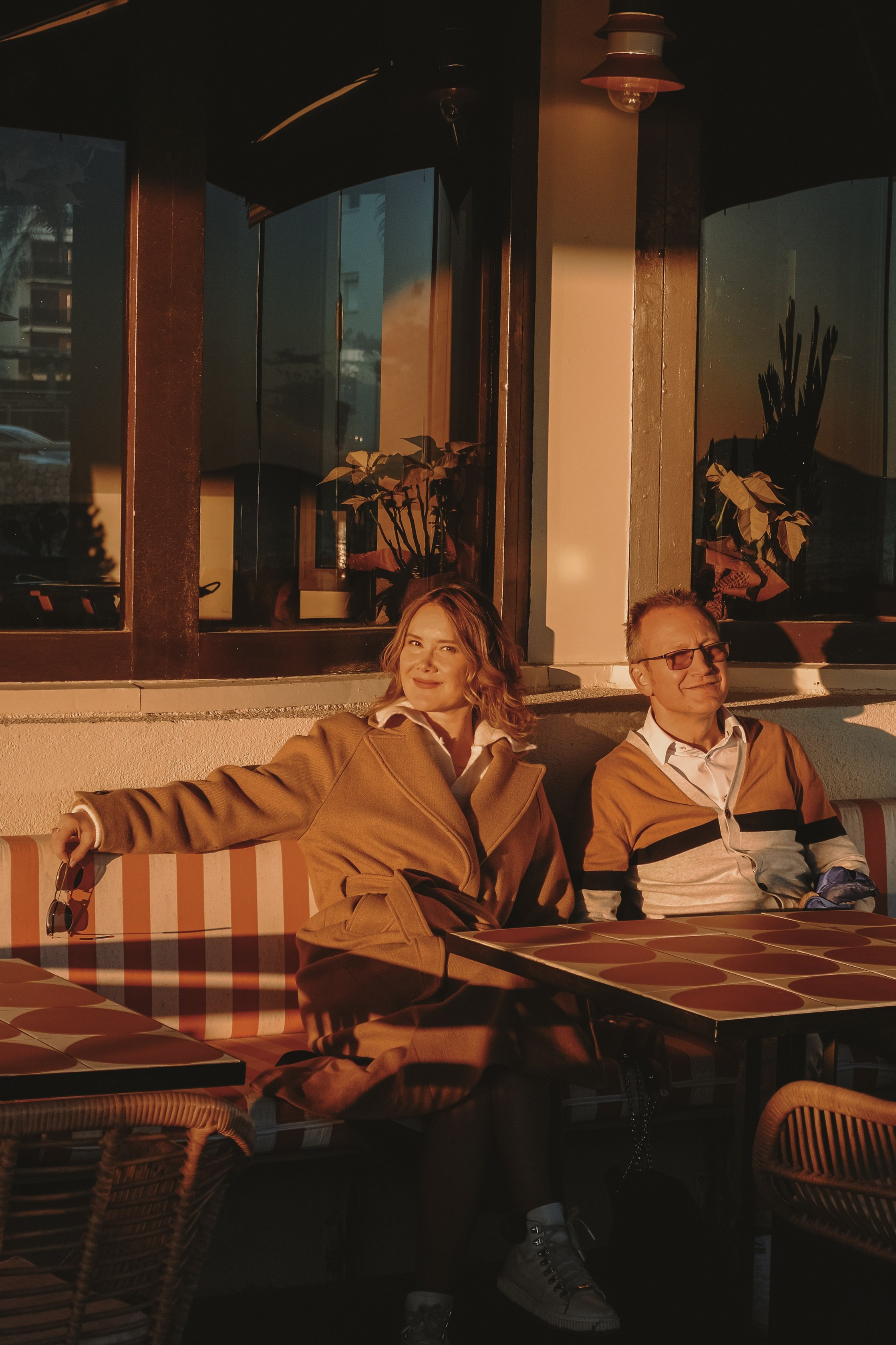 Sesión familiar en Navidad. Fotografía profesional en Calafell - Elena Medvedeva