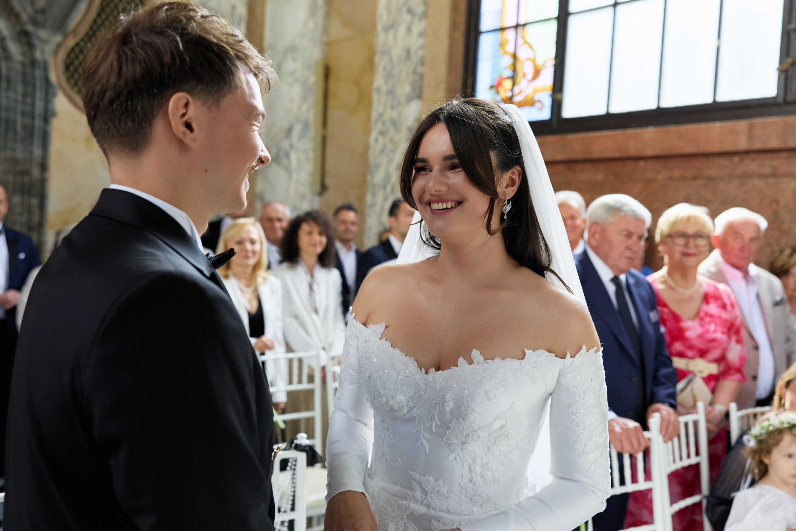 Wiktoria & Kacper. Pałac Goetz. Fotograf ślubny i rodzinny w Krakowie Yana Klymova