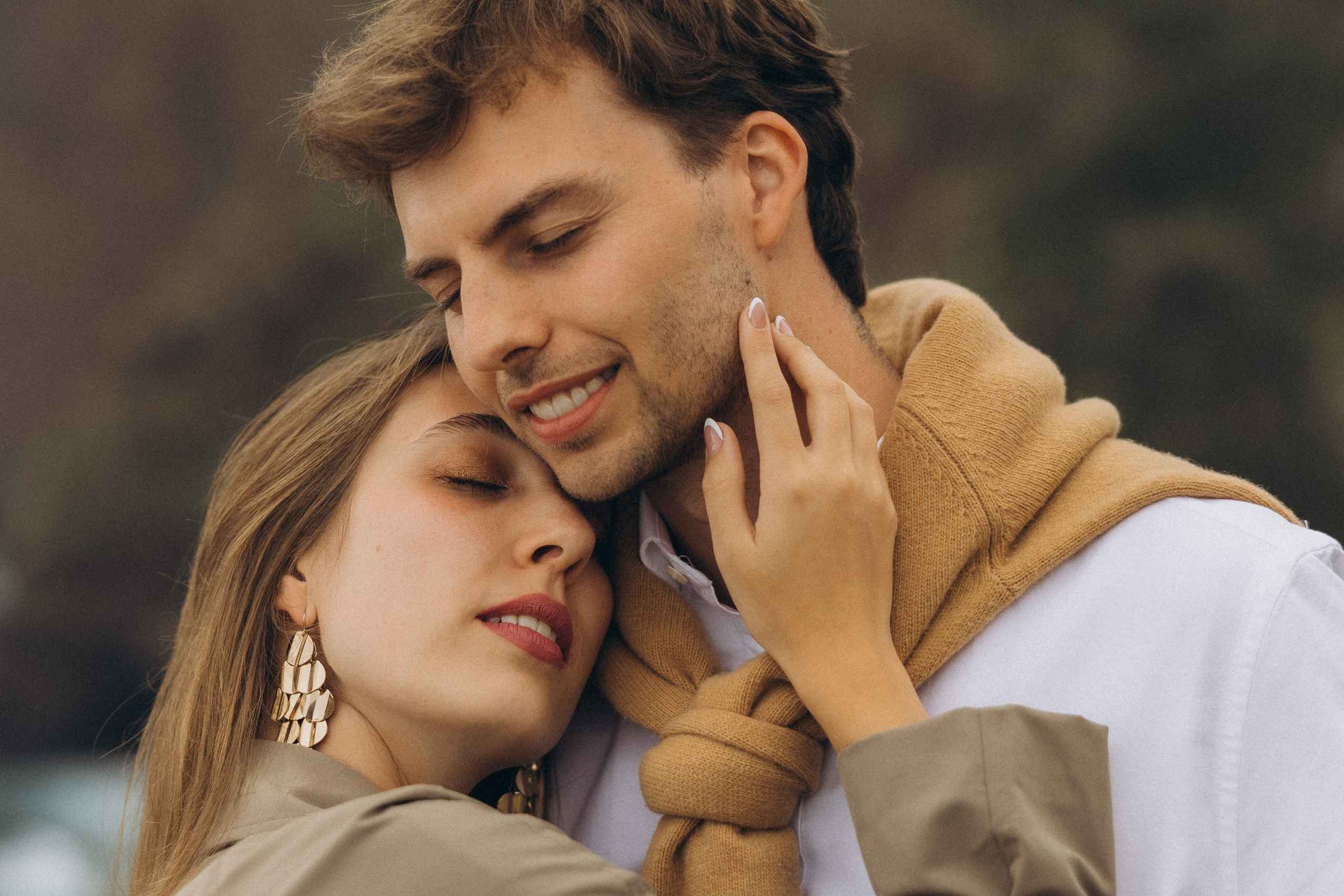 Cinematic proposal on the edge of Madeira cliffs with ocean views.