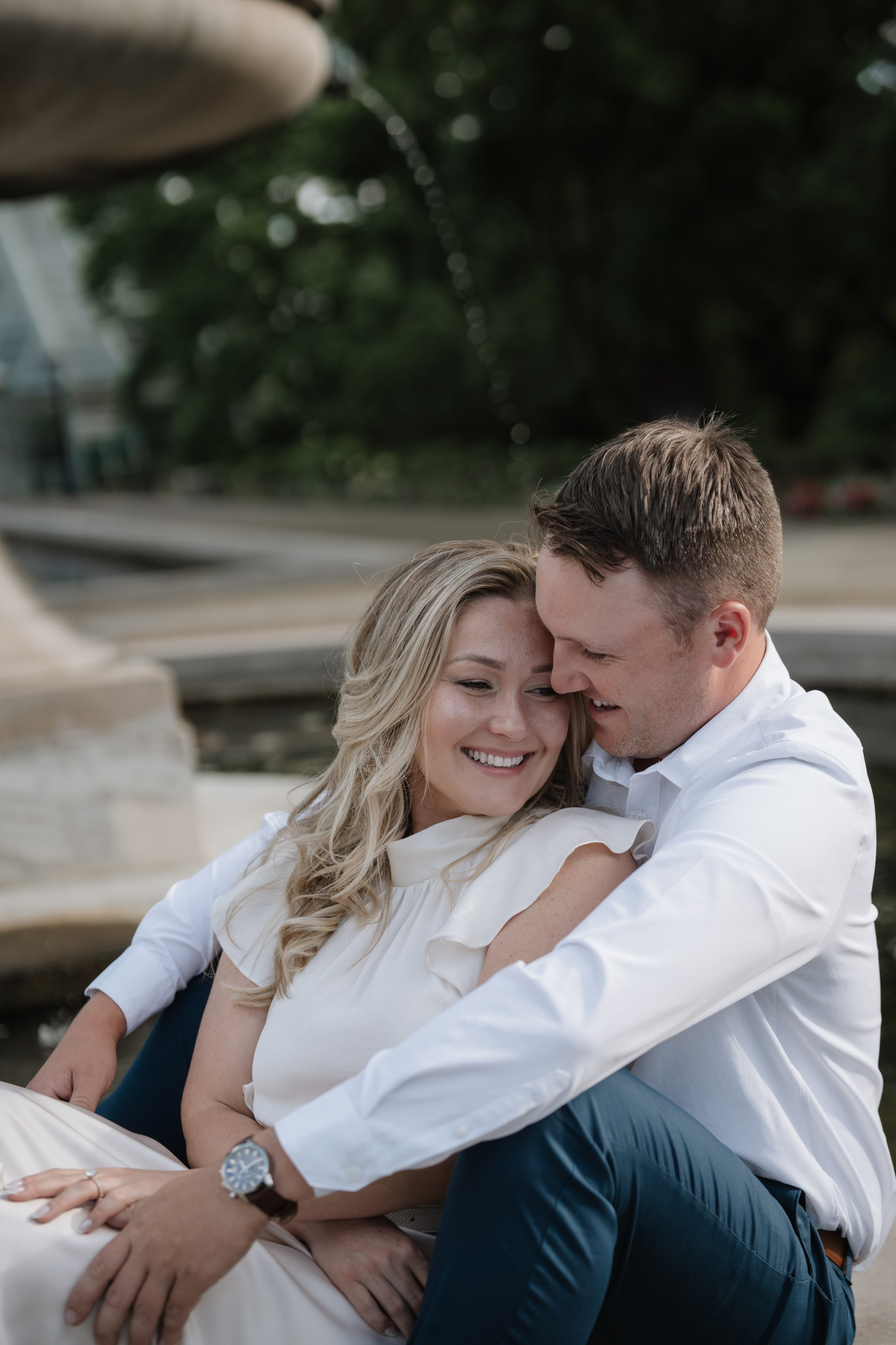 Engagement photo shoot at the Brooklyn Botanic Garden. Portrait and wedding photographer in New York