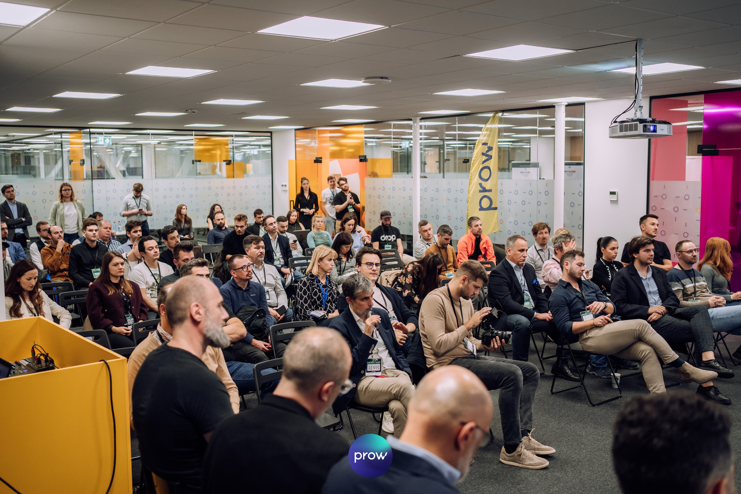 InVest DemoDay @ Cowork. Cozac Cristian Photographer
