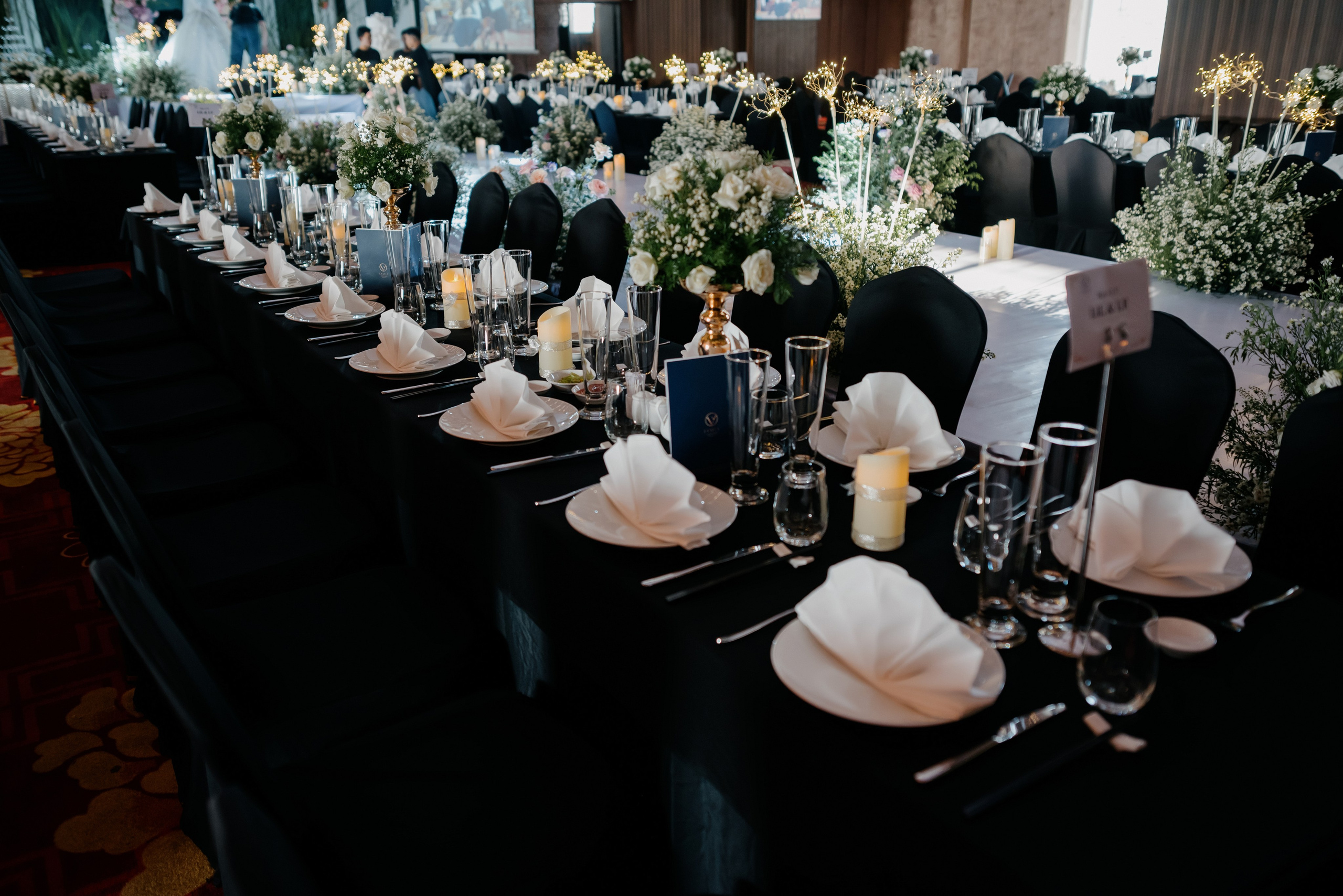 KHANG & QUYEN / Lavela Hotel. Saigon Wedding Present | Art Beyond Moments