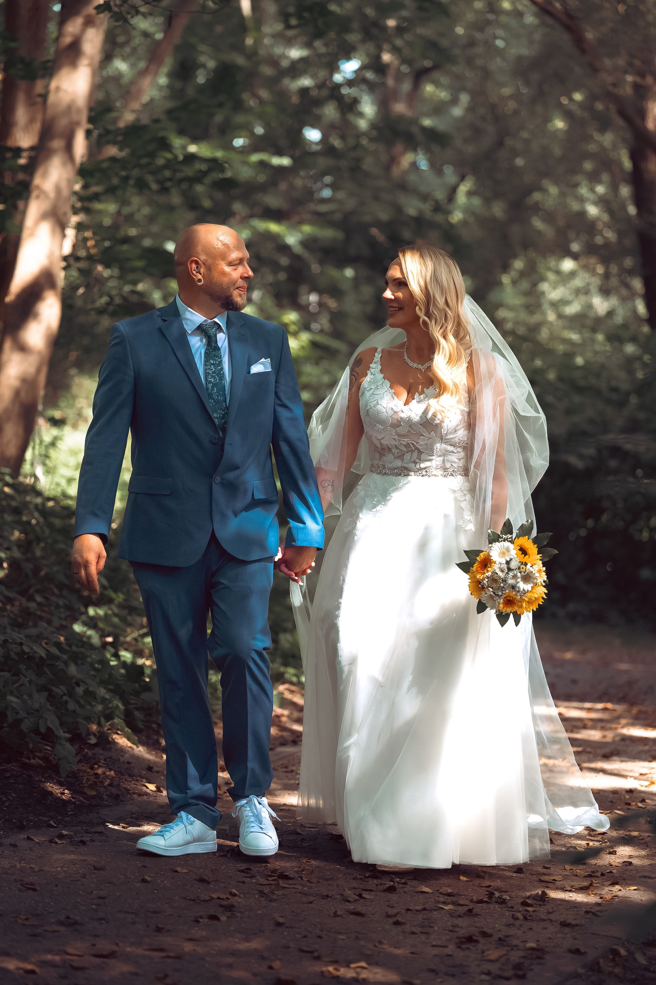 Hochzeitsfotograf Berlin, After Wedding Shooting Berlin, emotionale Hochzeitsfotos Berlin, Natürliches Paarshooting nach der Trauung im Wald – Hochzeitsfotograf Berlin