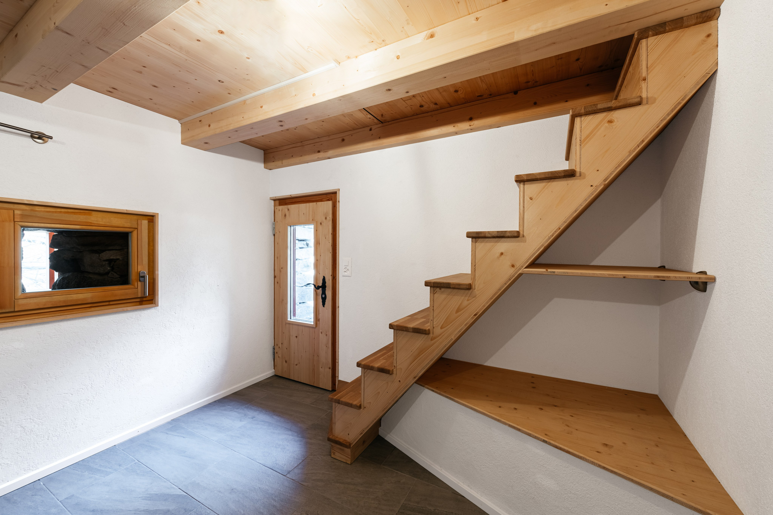 Rustico, VAL RESA, TICINO. Hallo! Ich bin Elena und arbeite als Immobilienfotografin