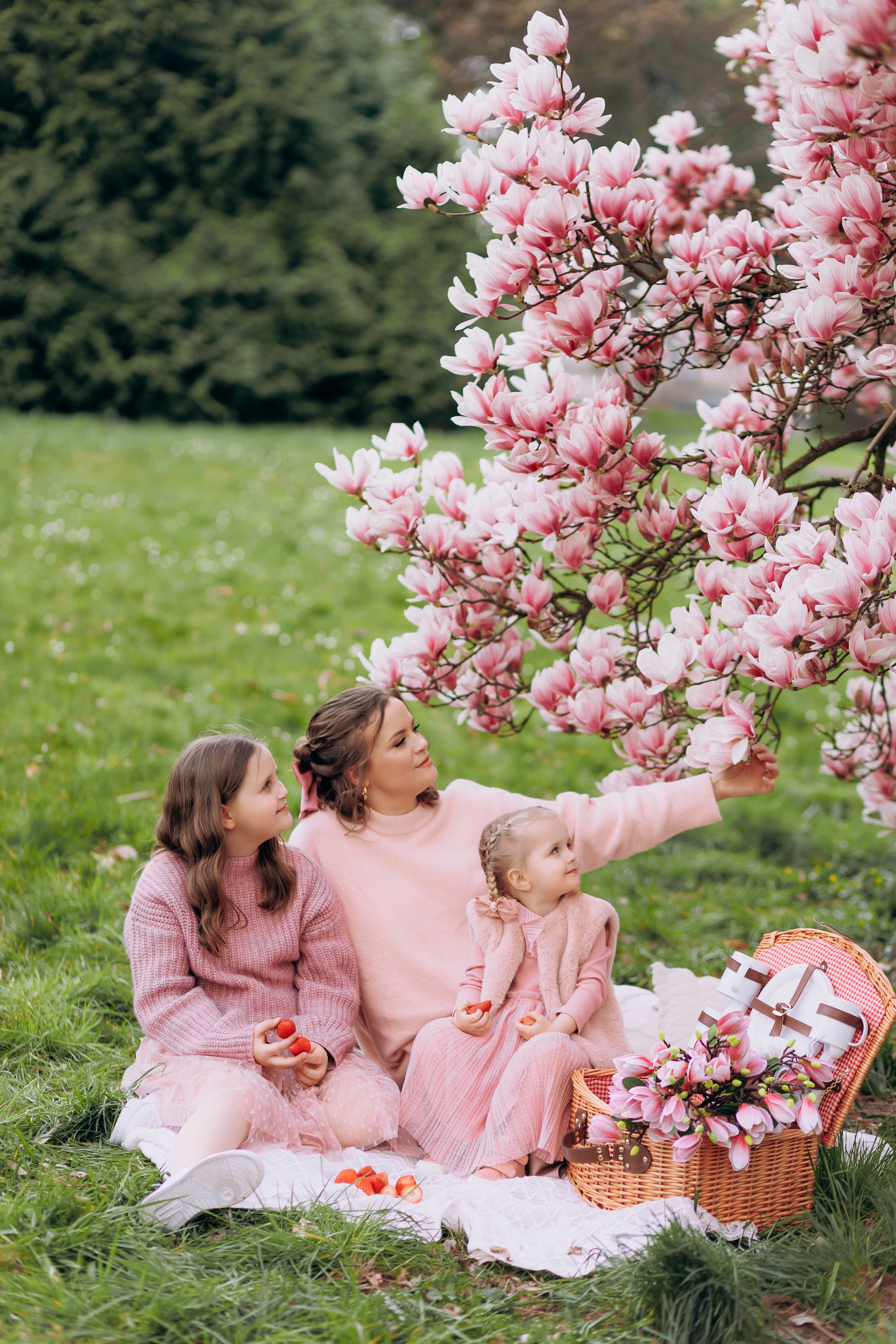 Tatiana, Alisa, Daria. Wedding and Family Photograph
