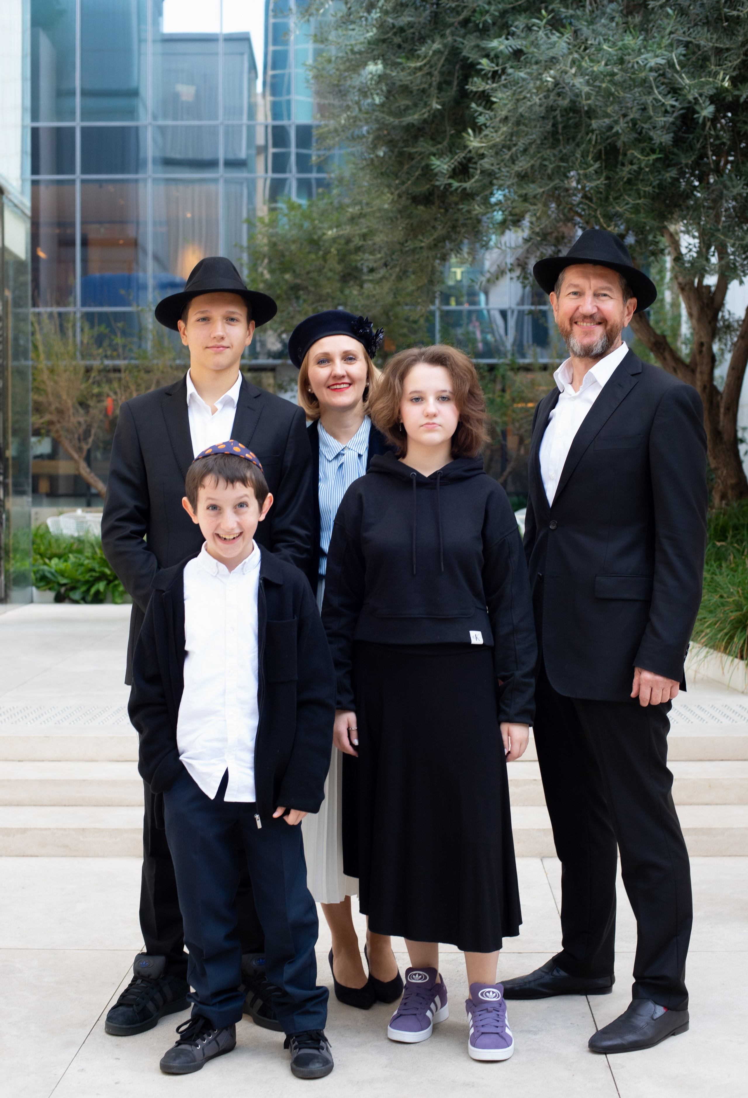 Пинхас и его семья. Визуальный брендинг