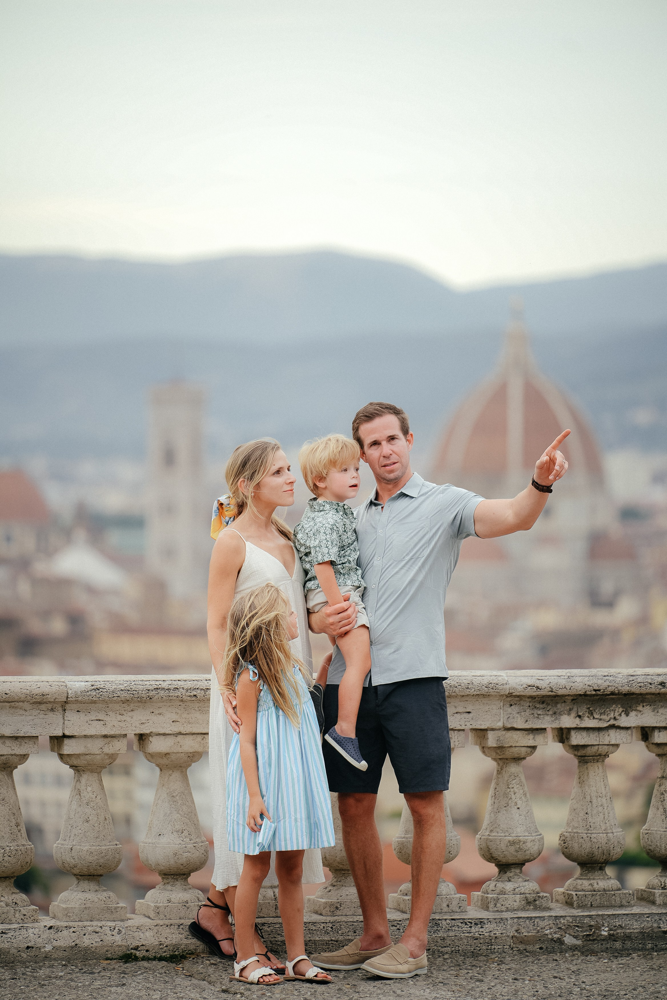 Nicole & Family. Wedding Photographer in Italy