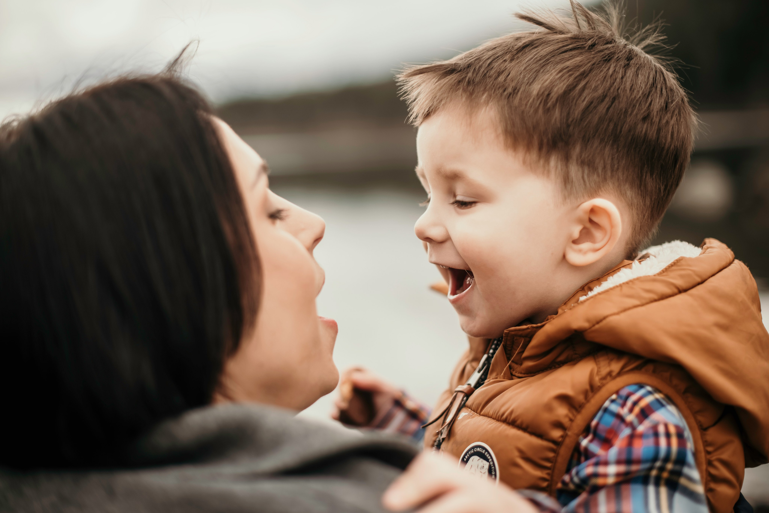 A walk by the water. Newborn, pregnancy, family photographer in New Jersey