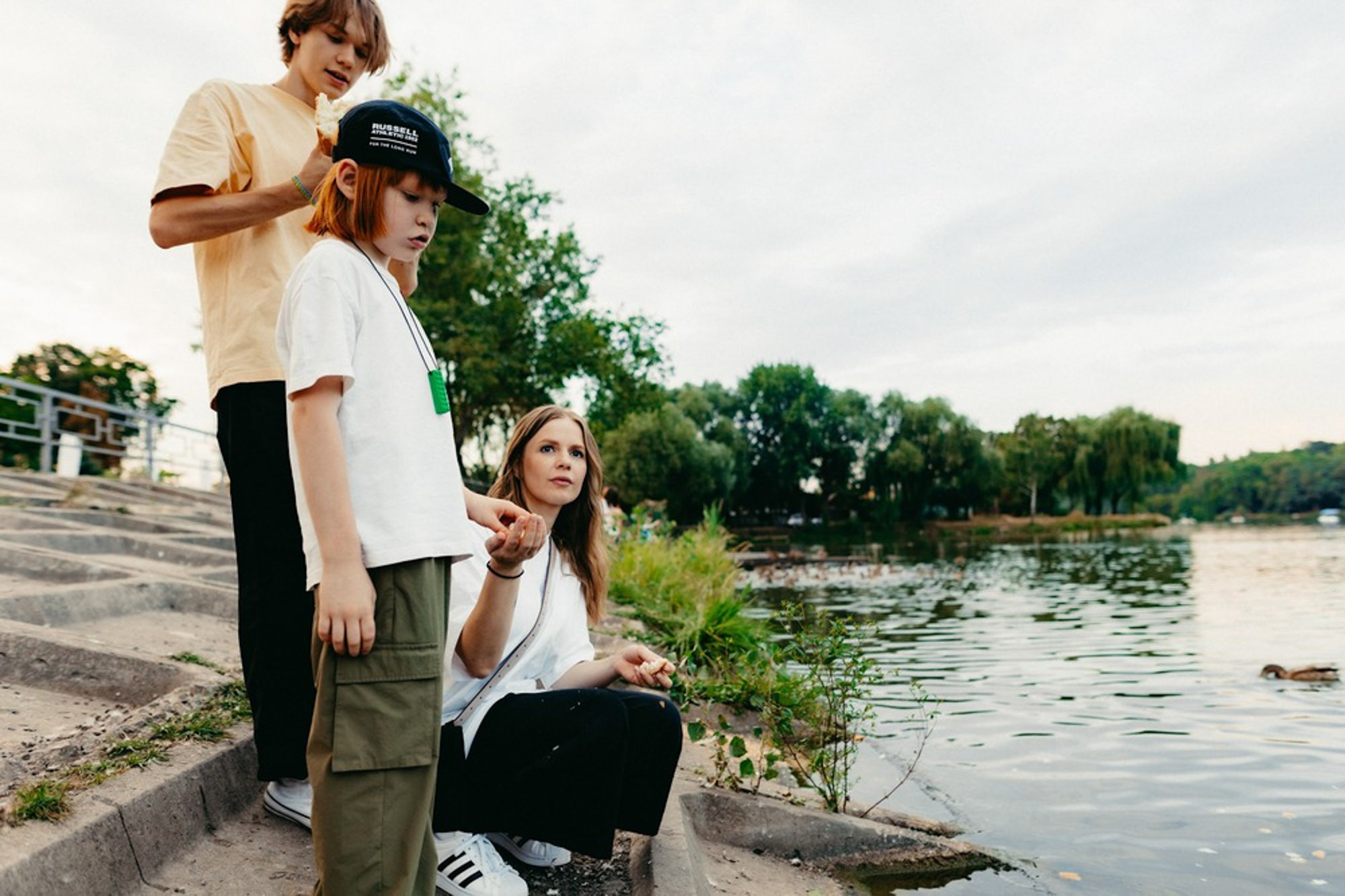 Сімейна фотосесія на вулиці літом. Photokostin.com