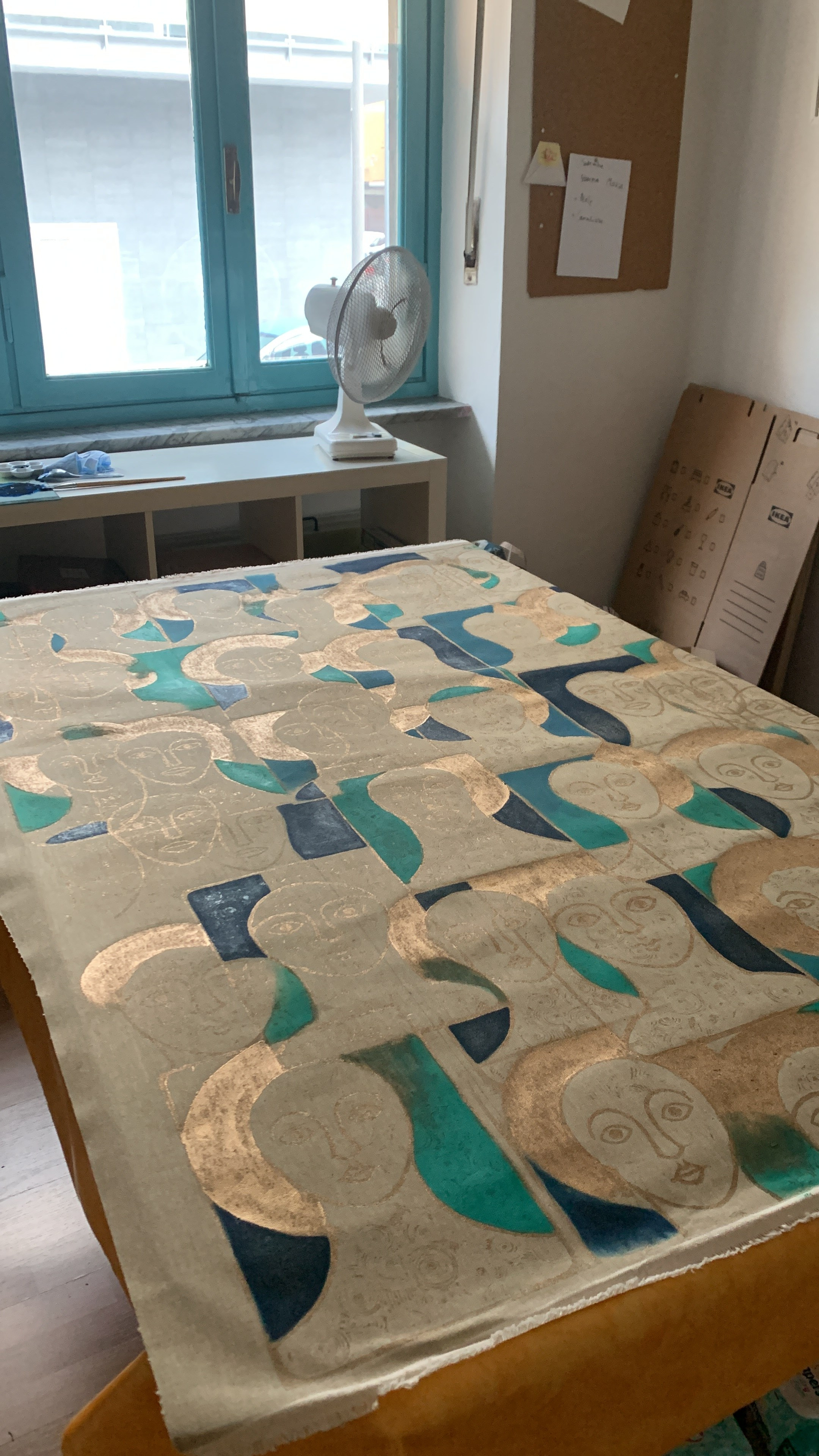 While recalling traditional iconography through halos and frontal faces, HOLY FACES presents itself as a contemporary reinterpretation of the sacred. An art critic has described the work as a “modern icon”: not an object of devotion, but a space for contemplation. The multiplied, open eyes do not instruct or judge; they accompany the viewer into a collective and silent dimension.It is no coincidence that the work has been exhibited twice in abbeys. The visual language of Nadia Kuprina naturally dialogues with architectures devoted to light, stillness, and slow time, offering a secular, current, and deeply respectful vision of the sacred.