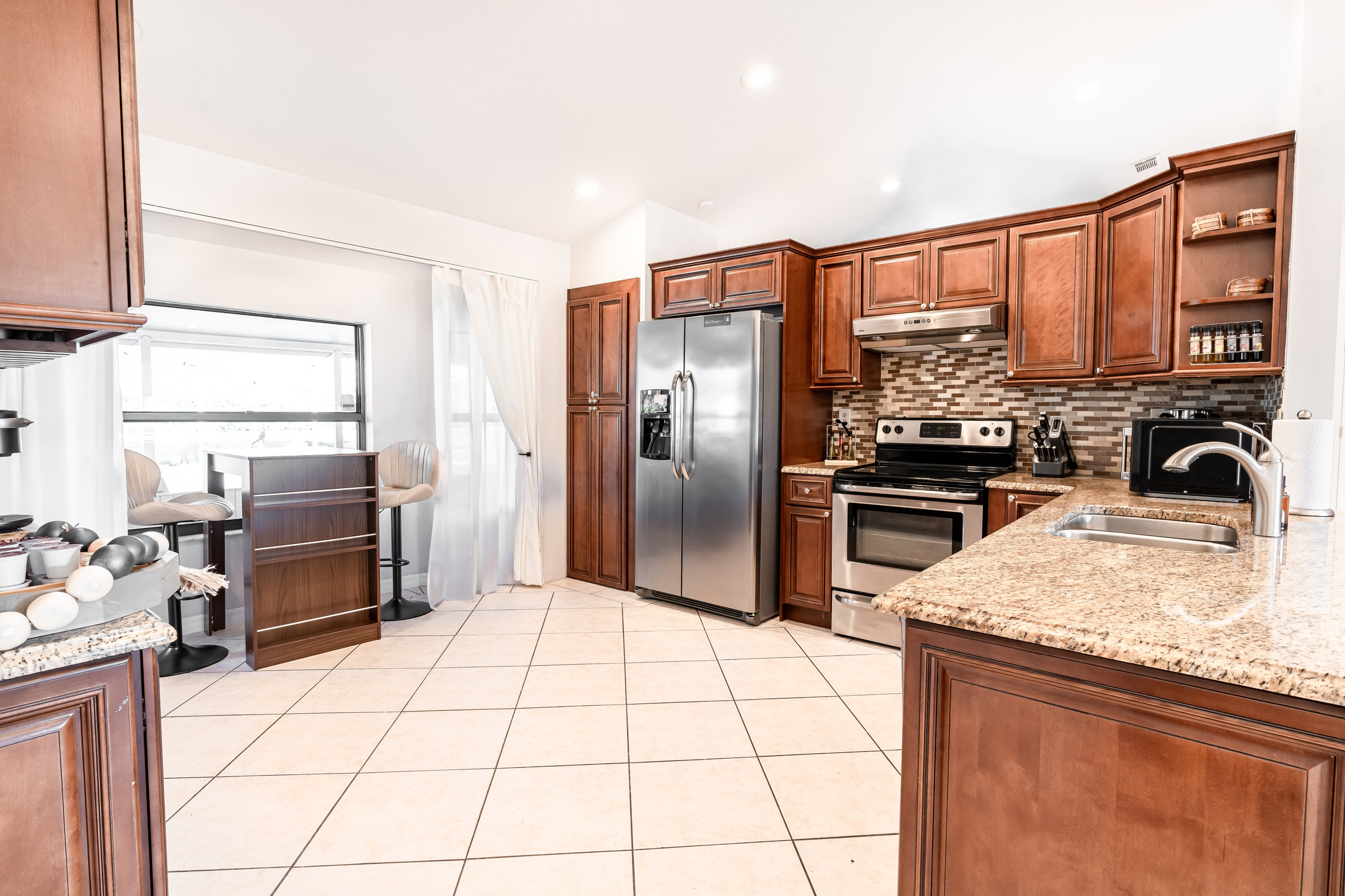 The house is for Rent AirBNB: https://ru.airbnb.com/rooms/1023445326769536774?_set_bev_on_new_domain=1702356155_MDFhNDI0ZDdjMDhj&source_impression_id=p3_1702356155_K3LTjNJeF83QUyI0