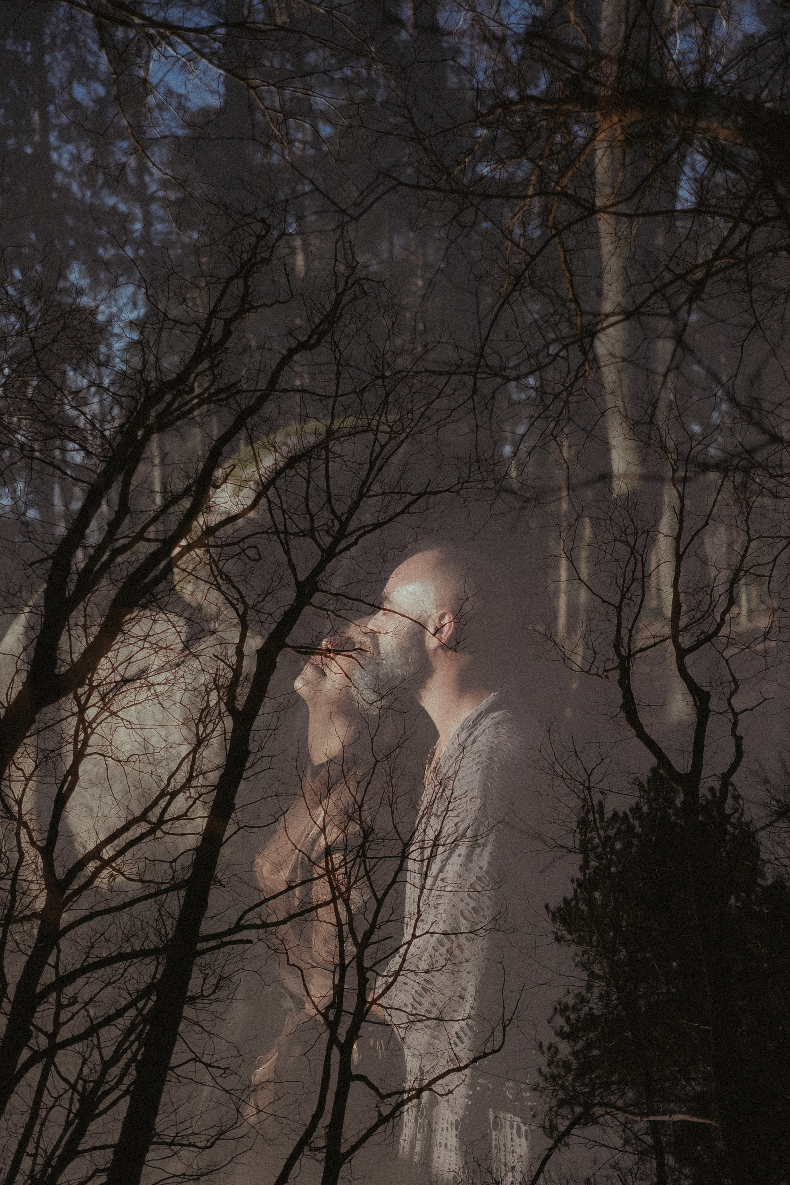 Free spirited pre wedding photography in Portuguese woodland