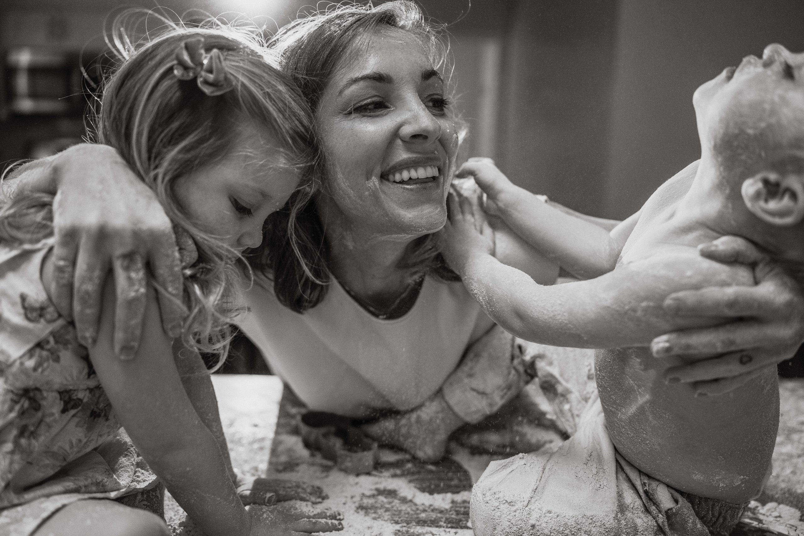 Kristin, Beau, Sonny. At home. Alisa Tant — Family and newborn photographer Bucks County, Montgomery county, Philadelphia, NJ