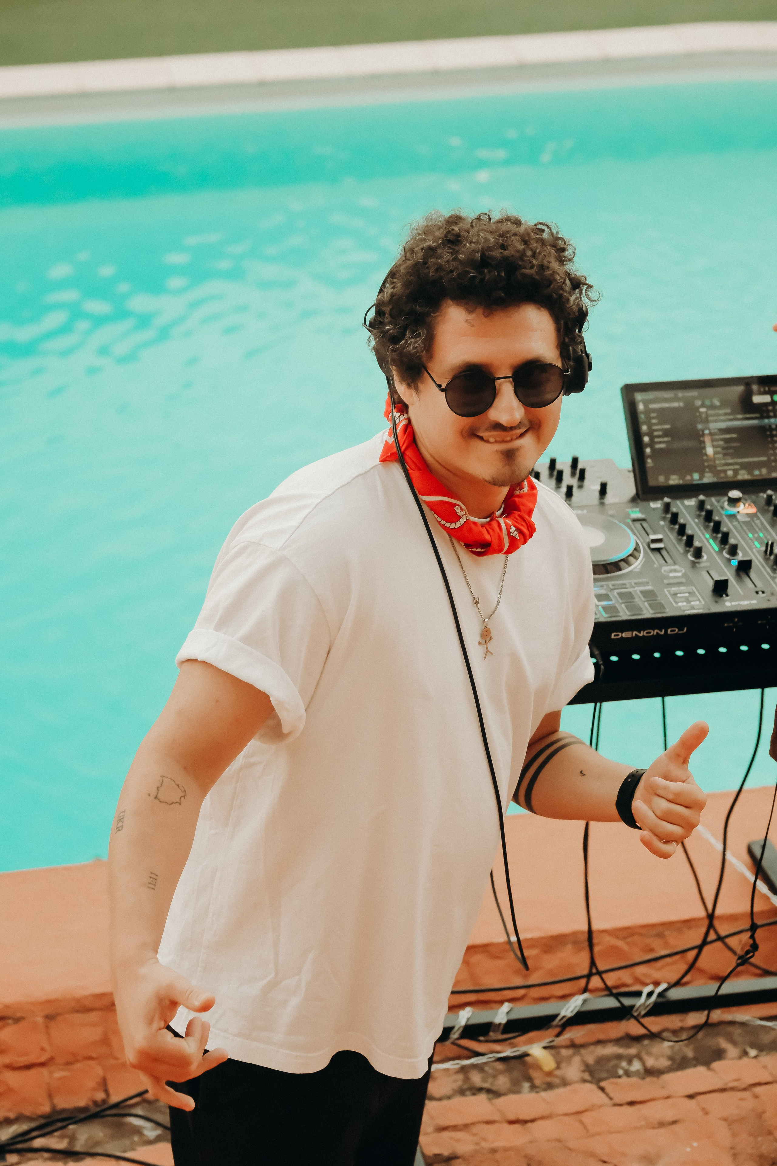 Pool party in  High Villa.  Cascais Sintra Lisbon. Валерія Сичова. Сімейний та репортажний фотограф в Португаліі