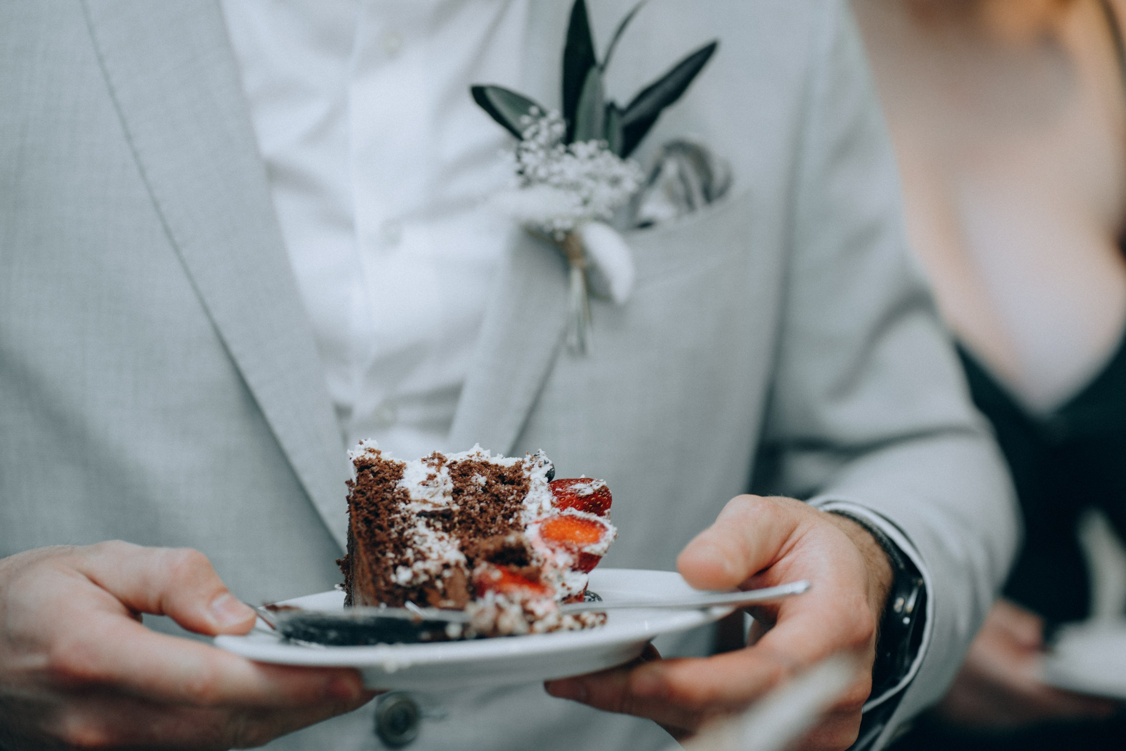 Stück Hochzeitstorte – Detailfoto Hochzeitsfeier Dresden
