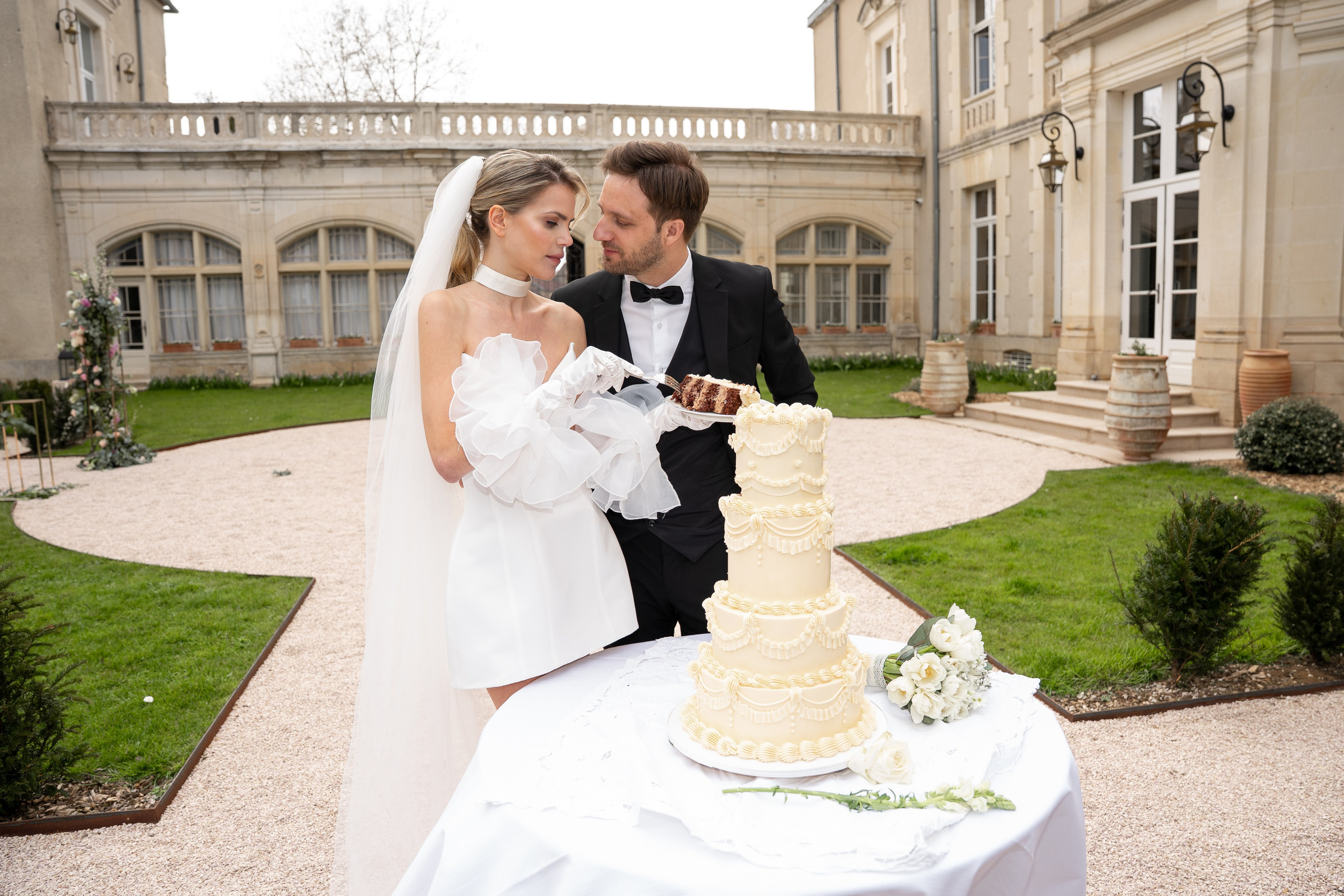 Chateau elopement inspiration. Wedding photographer in Paris Oksana Shum