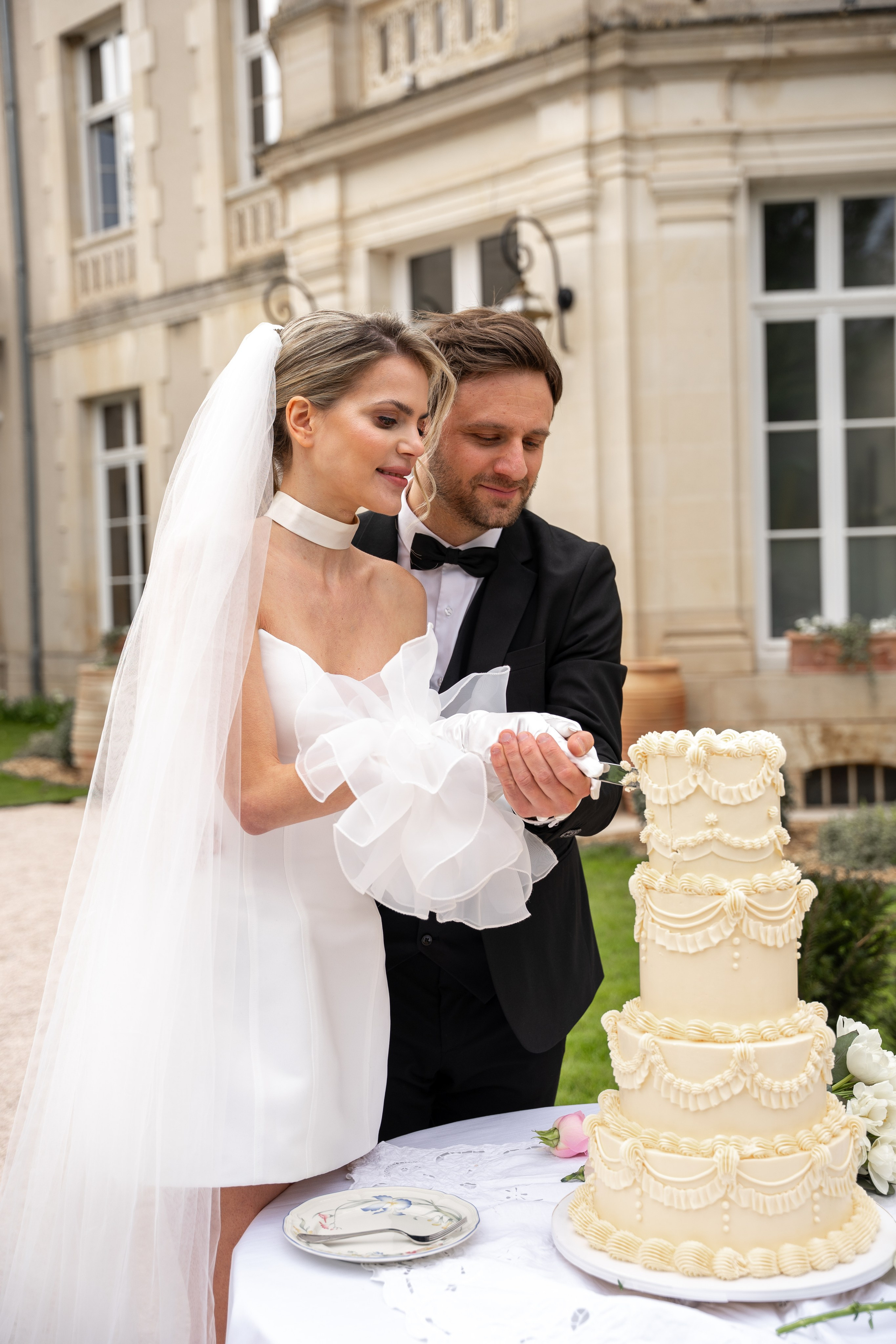 Chateau elopement inspiration. Wedding photographer in Paris Oksana Shum
