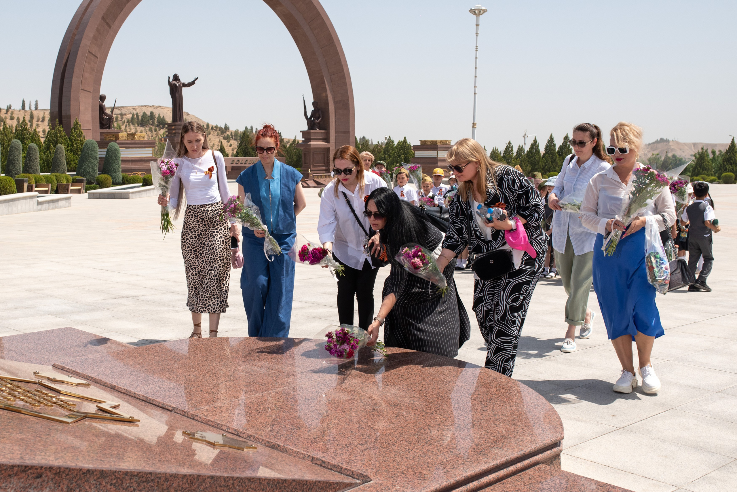Вечный огонь 2"А» класс. Ваш фотограф в Ашхабаде Гамлет Осипов