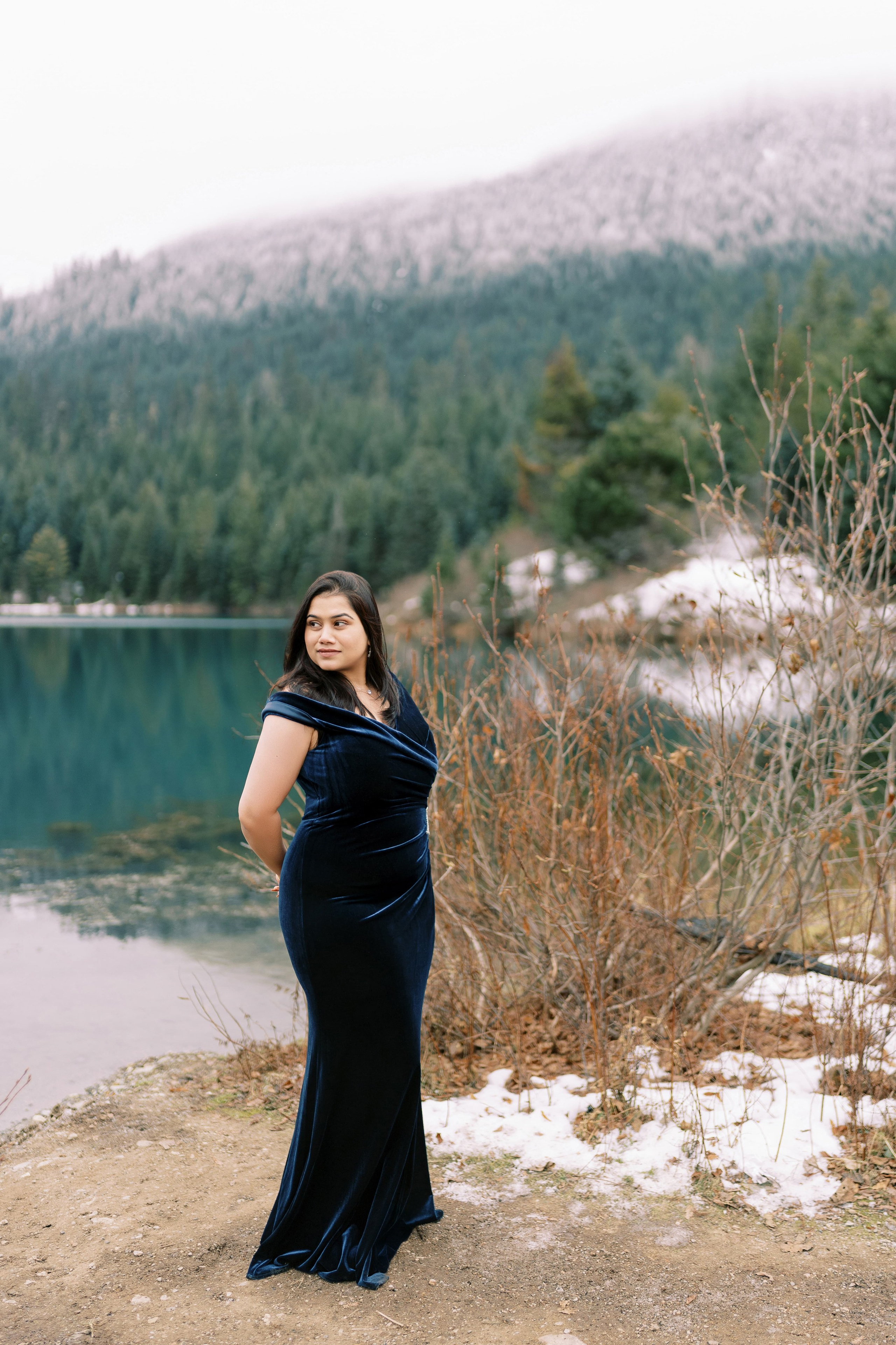 Engagement photoshoot. Date & TJ. Gold Creek Pond. December 2024. EVAN ARISTOV WEDDING PHOTOGRAPHY — Seattle Wedding Photographer