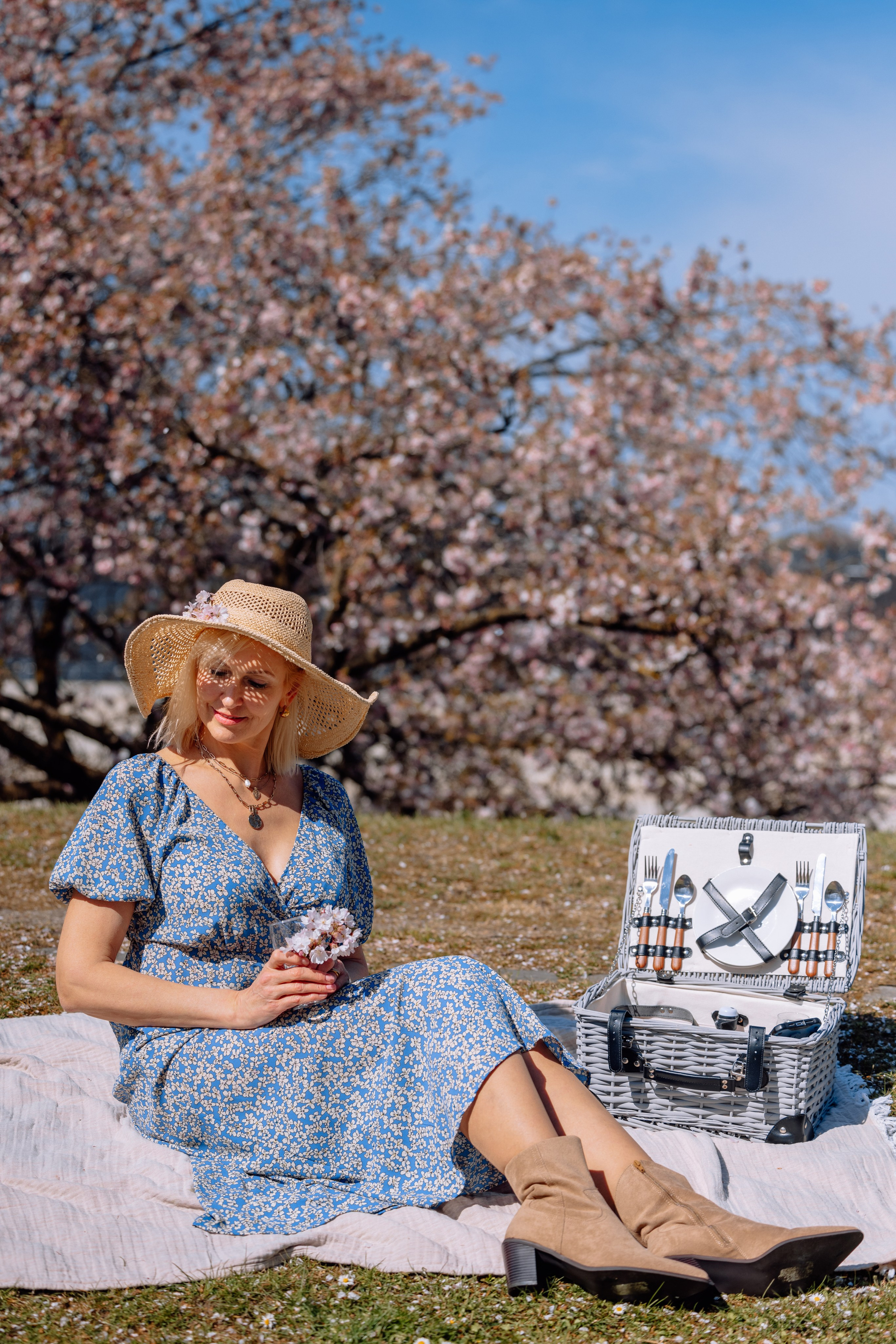 Blütezeit im Olympiapark München. Hochzeitsfotograf München Taufe Familienfotograf Tanja Mauke