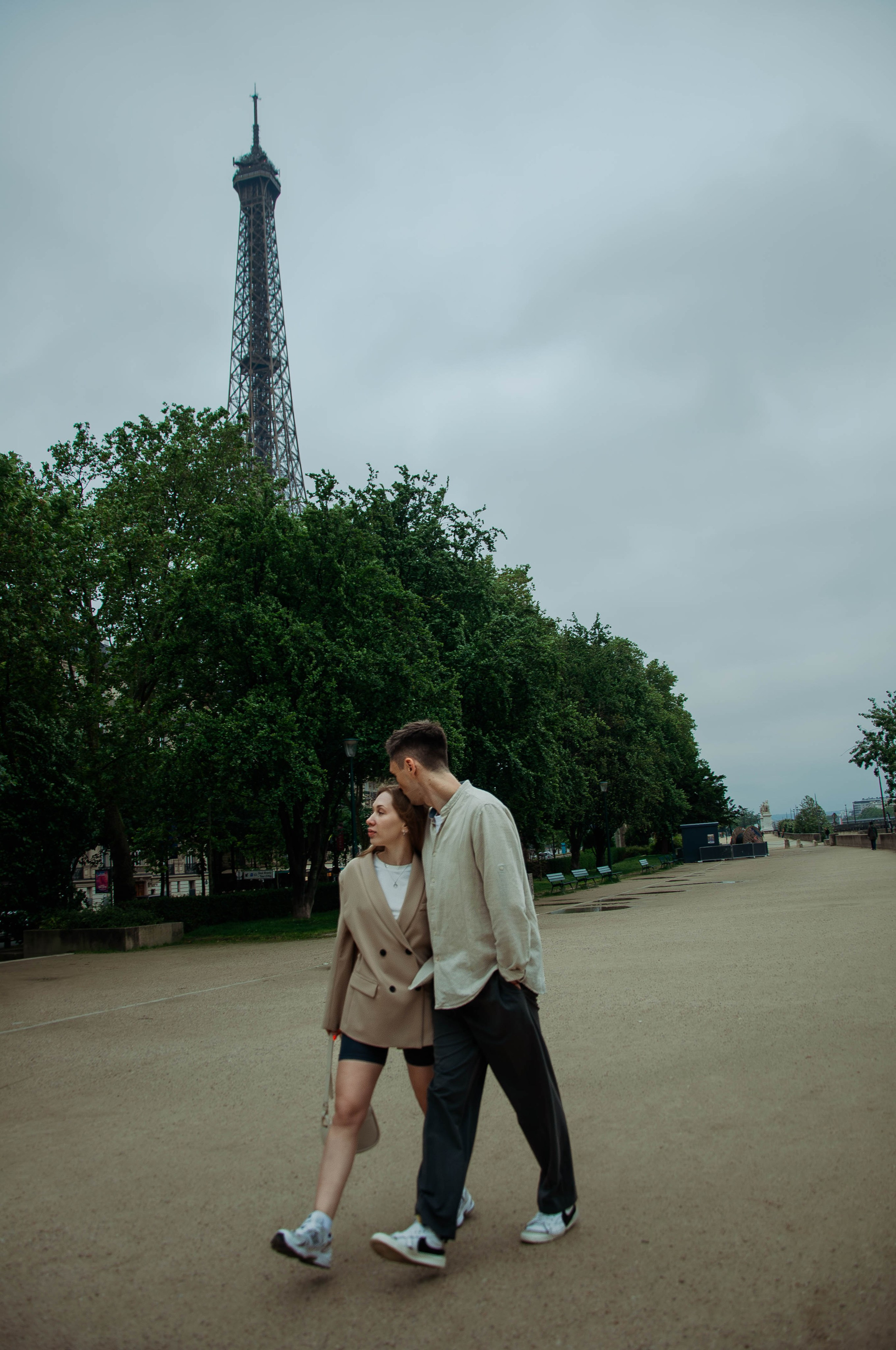 Лавстори у Эйфелевой Башни. Фотограф в Париже Полина Осипова